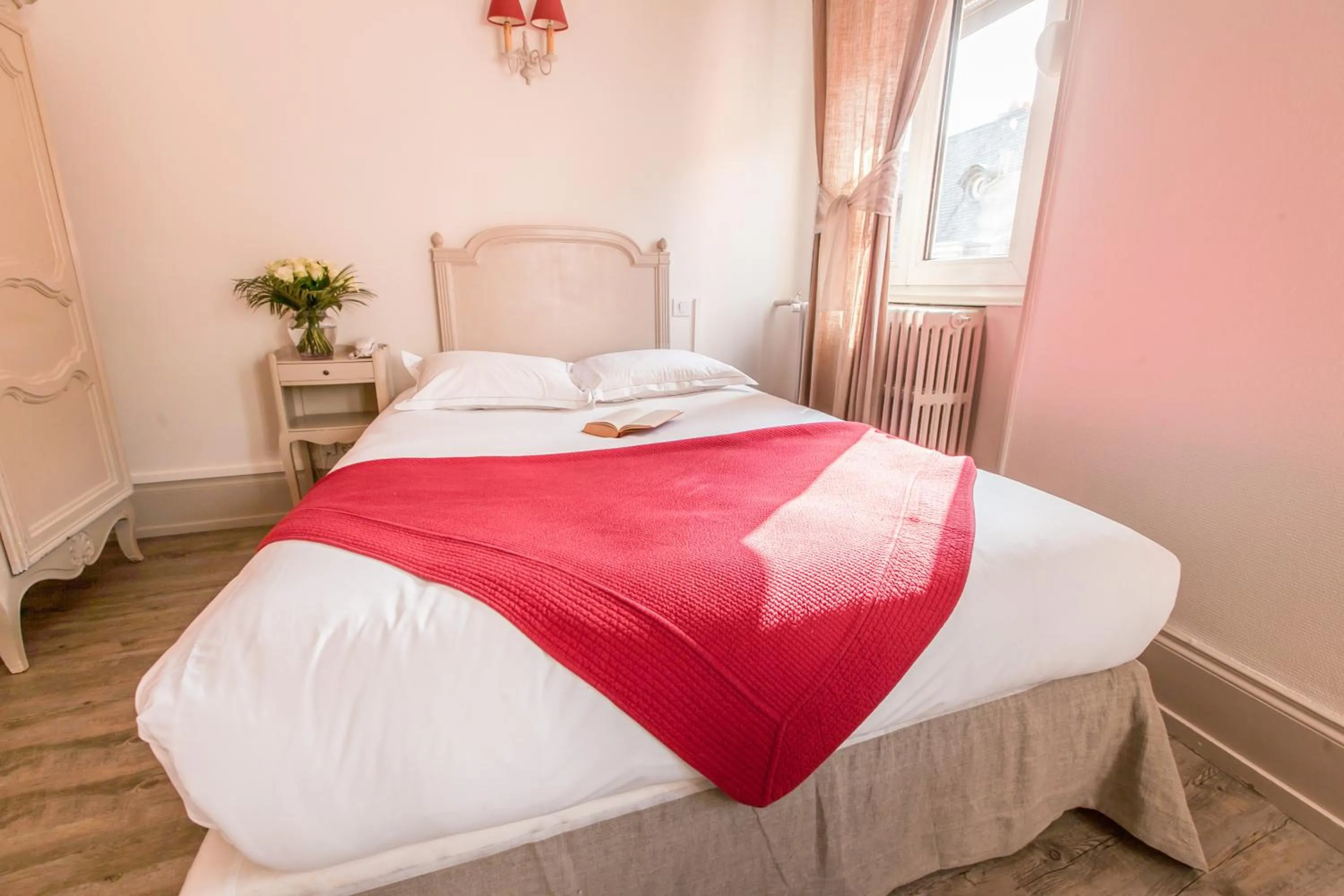 Bedroom, Bed in Brit Hotel Bristol Montbéliard Centre