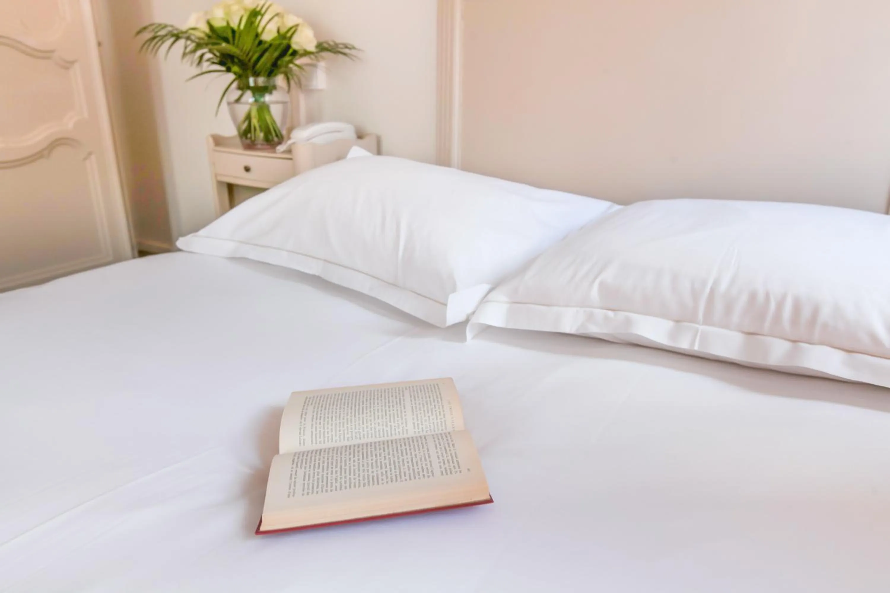 Bedroom, Bed in Brit Hotel Bristol Montbéliard Centre