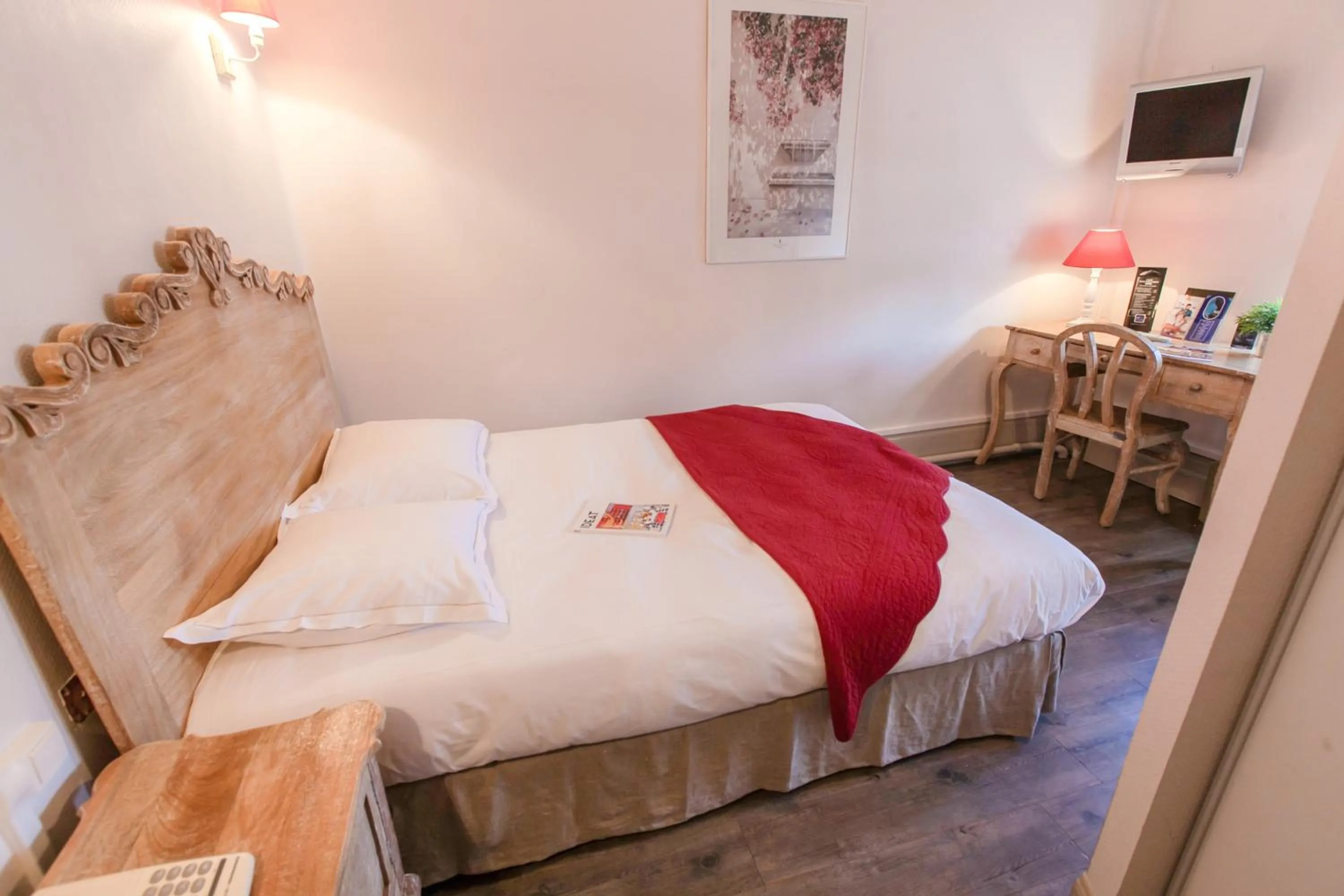 Bedroom, Bed in Brit Hotel Bristol Montbéliard Centre