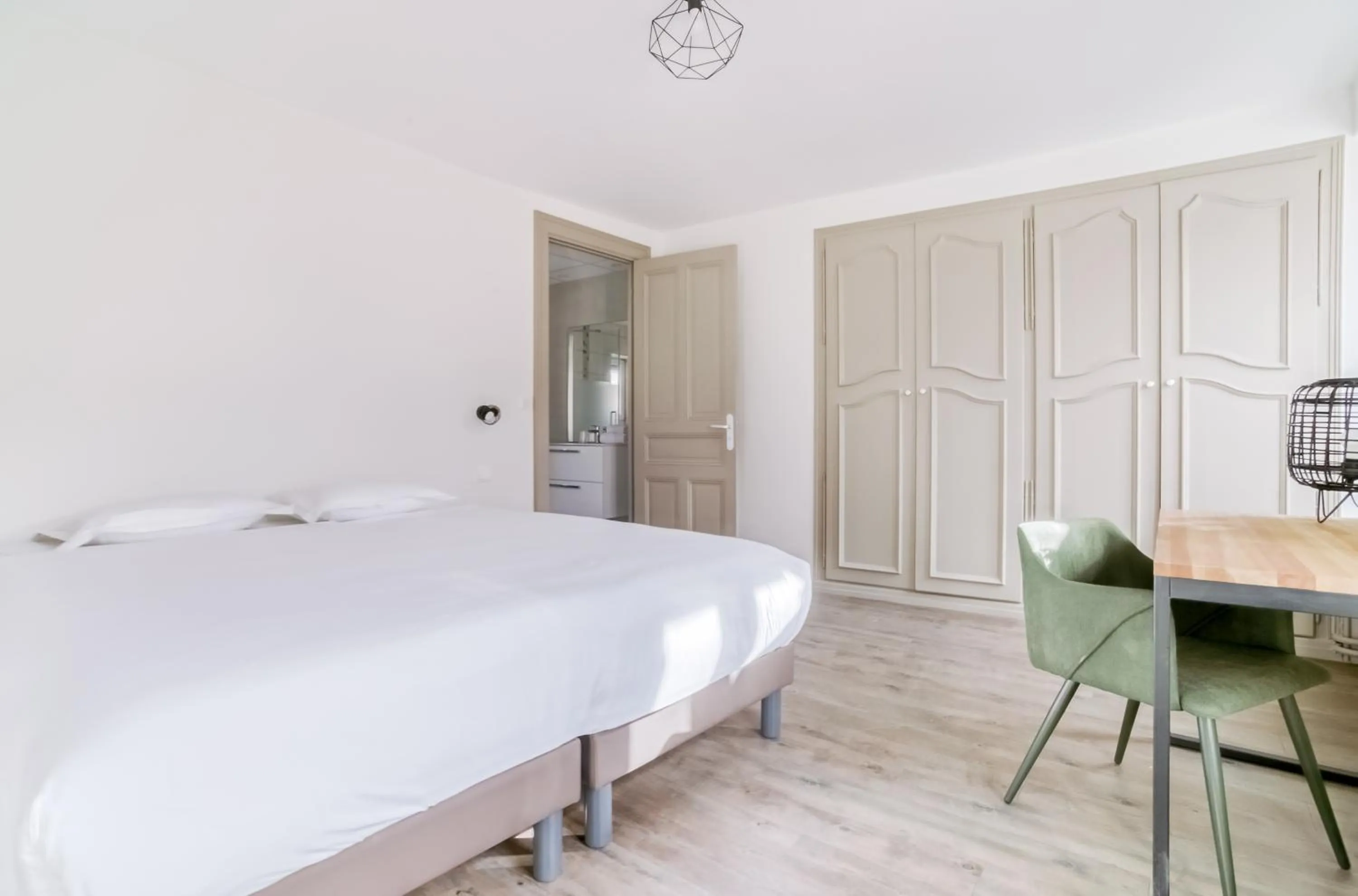 Bedroom, Bed in Brit Hotel Bristol Montbéliard Centre