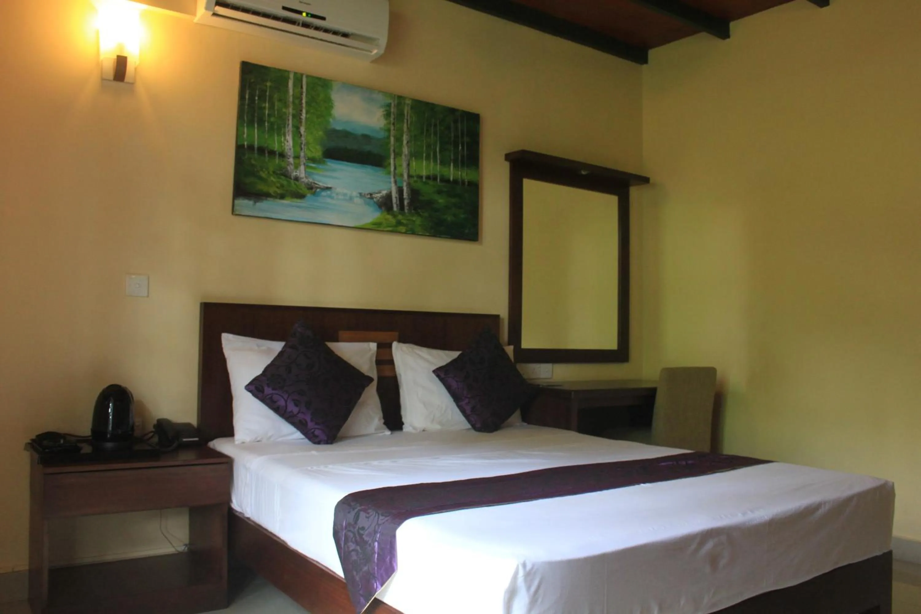 Photo of the whole room, Bed in Grand 7 Hotel Thalawathugoda