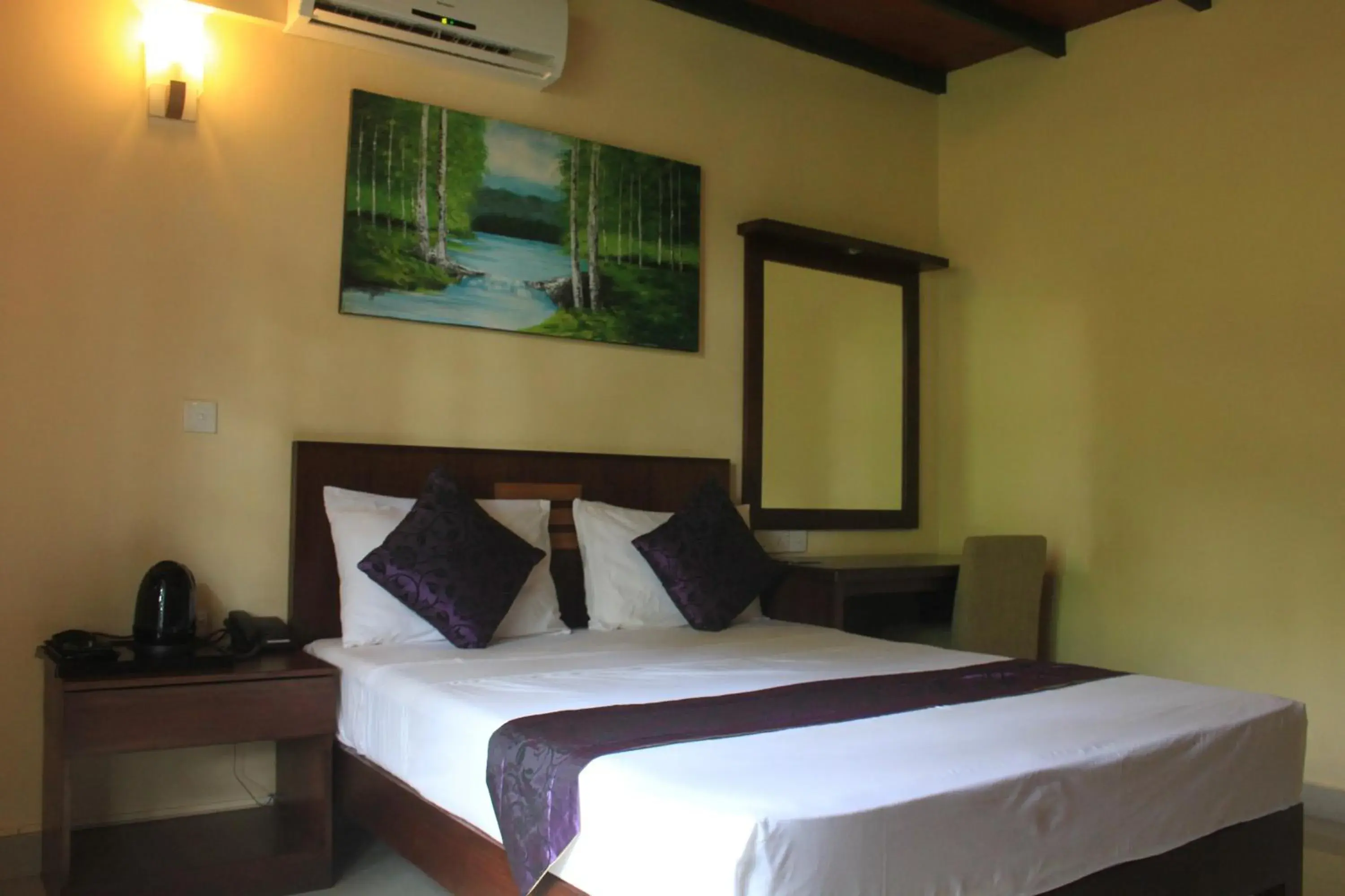 Standard Double or Twin Room in Grand 7 Hotel Thalawathugoda Standard Double or Twin Room in Grand 7 Hotel Thalawathugoda