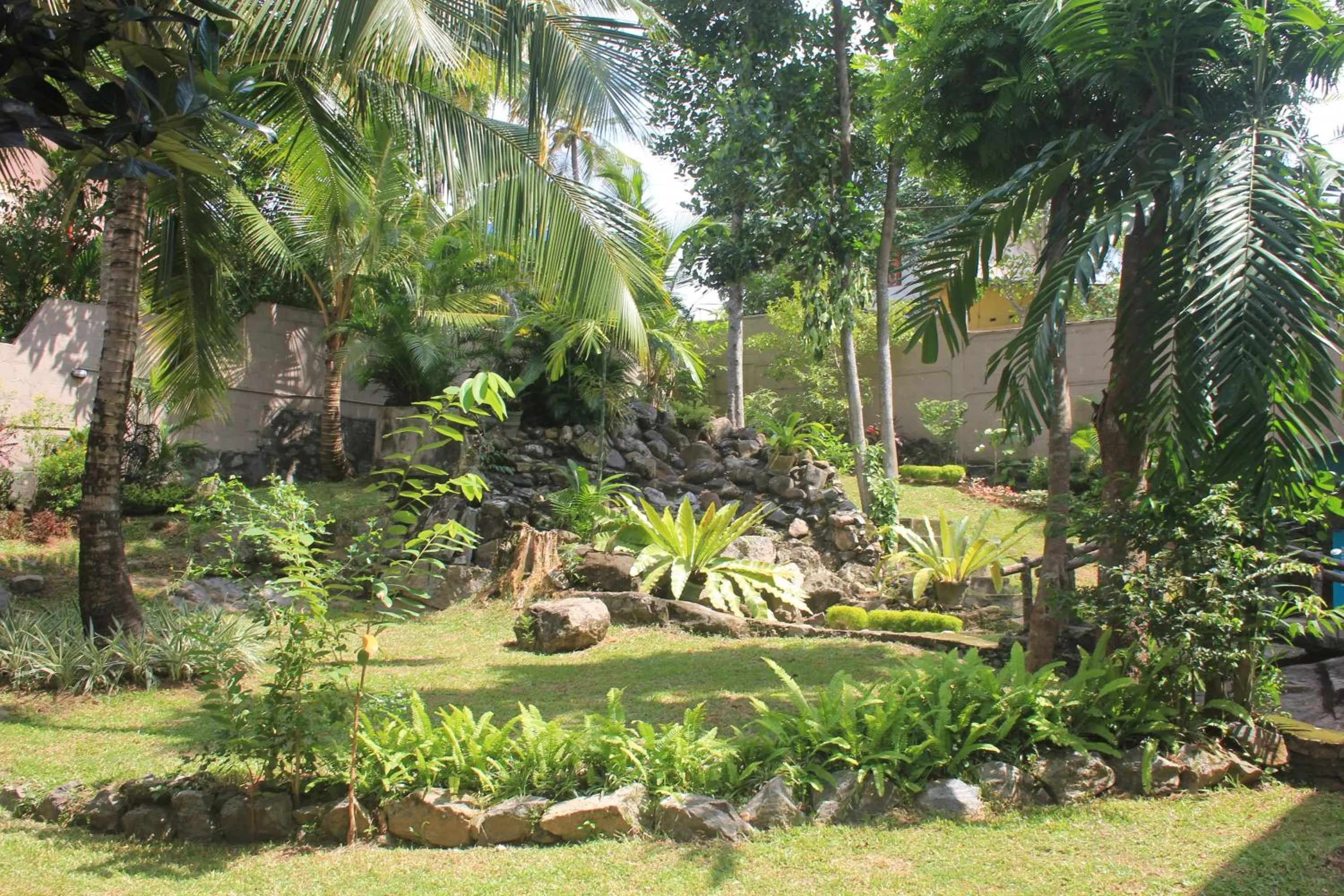 Day in Grand 7 Hotel Thalawathugoda