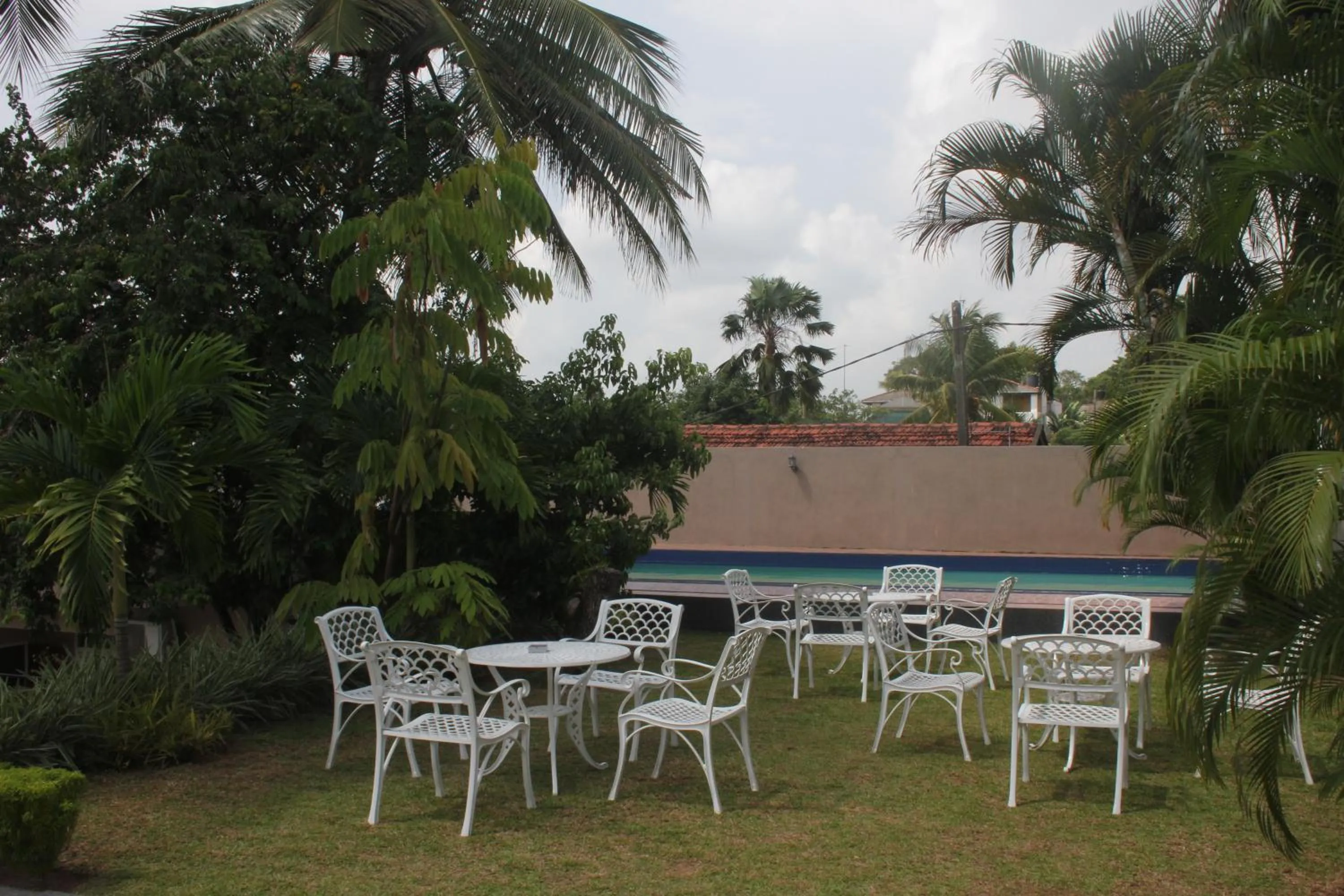 Restaurant/places to eat in Grand 7 Hotel Thalawathugoda