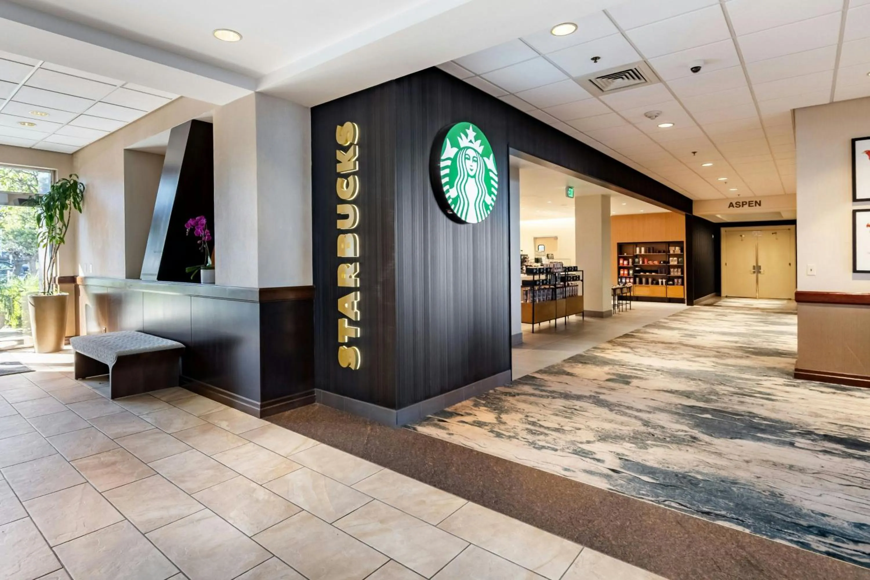 Restaurant/places to eat, Bed in The Westin San Francisco Airport