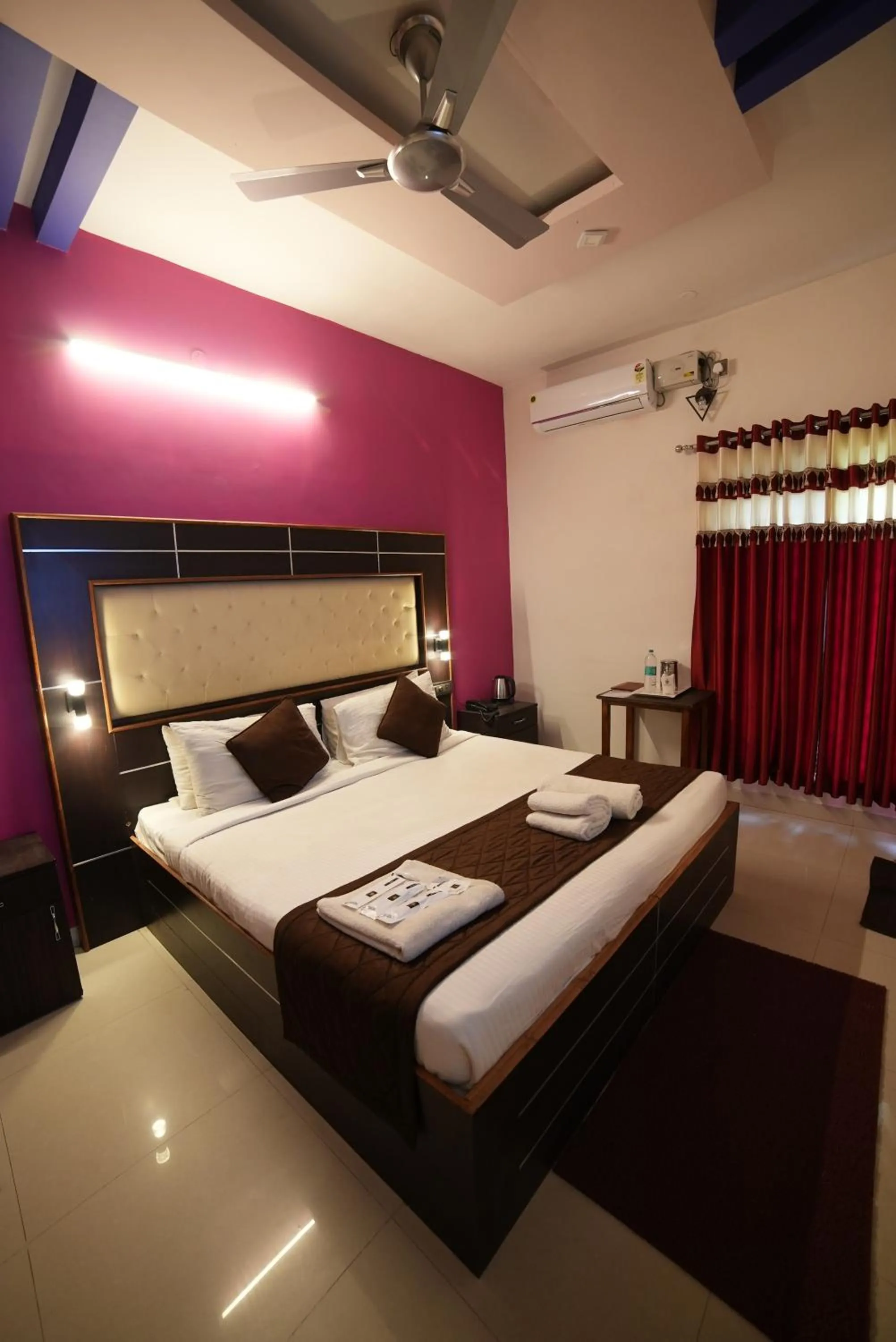 Bed in SS Silver Oaks Resort