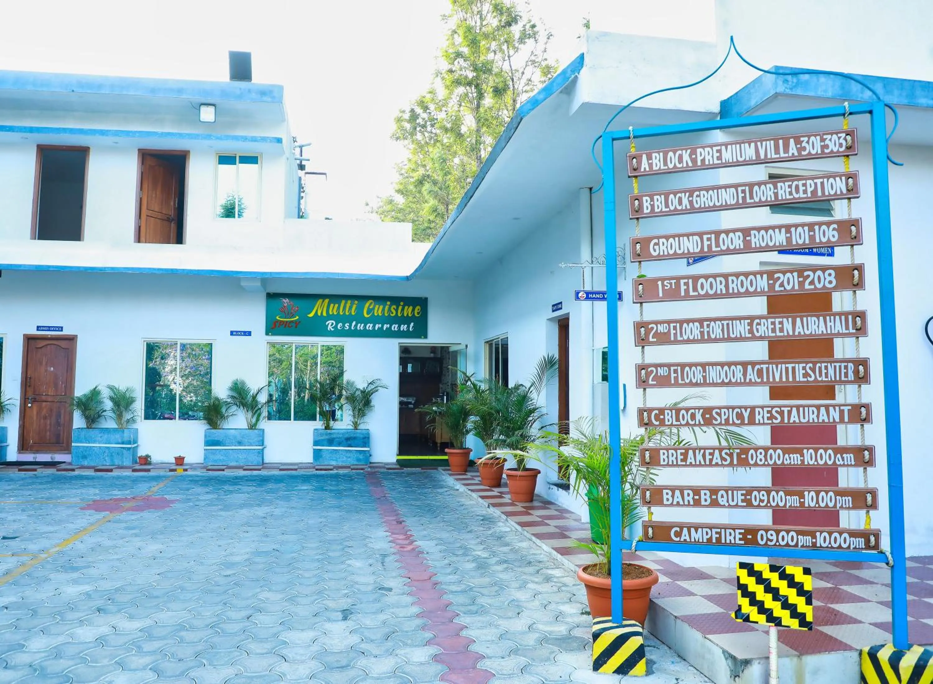 Restaurant/places to eat in SS Silver Oaks Resort