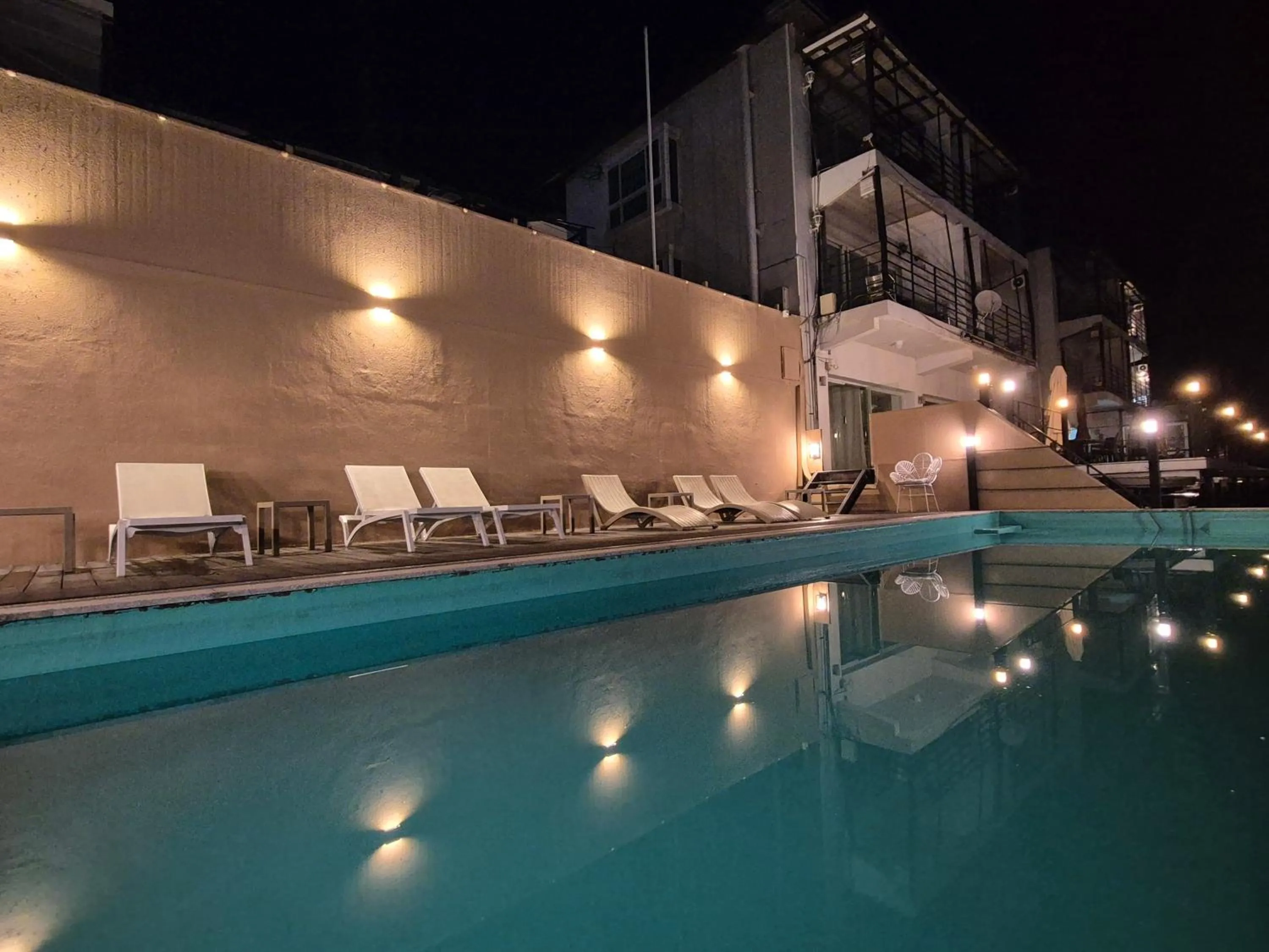 Swimming pool in Interlaken Stay