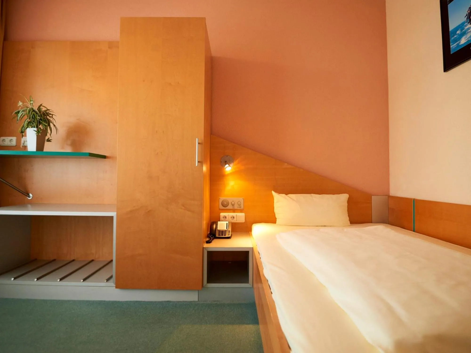 Bed in Sportschule Oberhaching