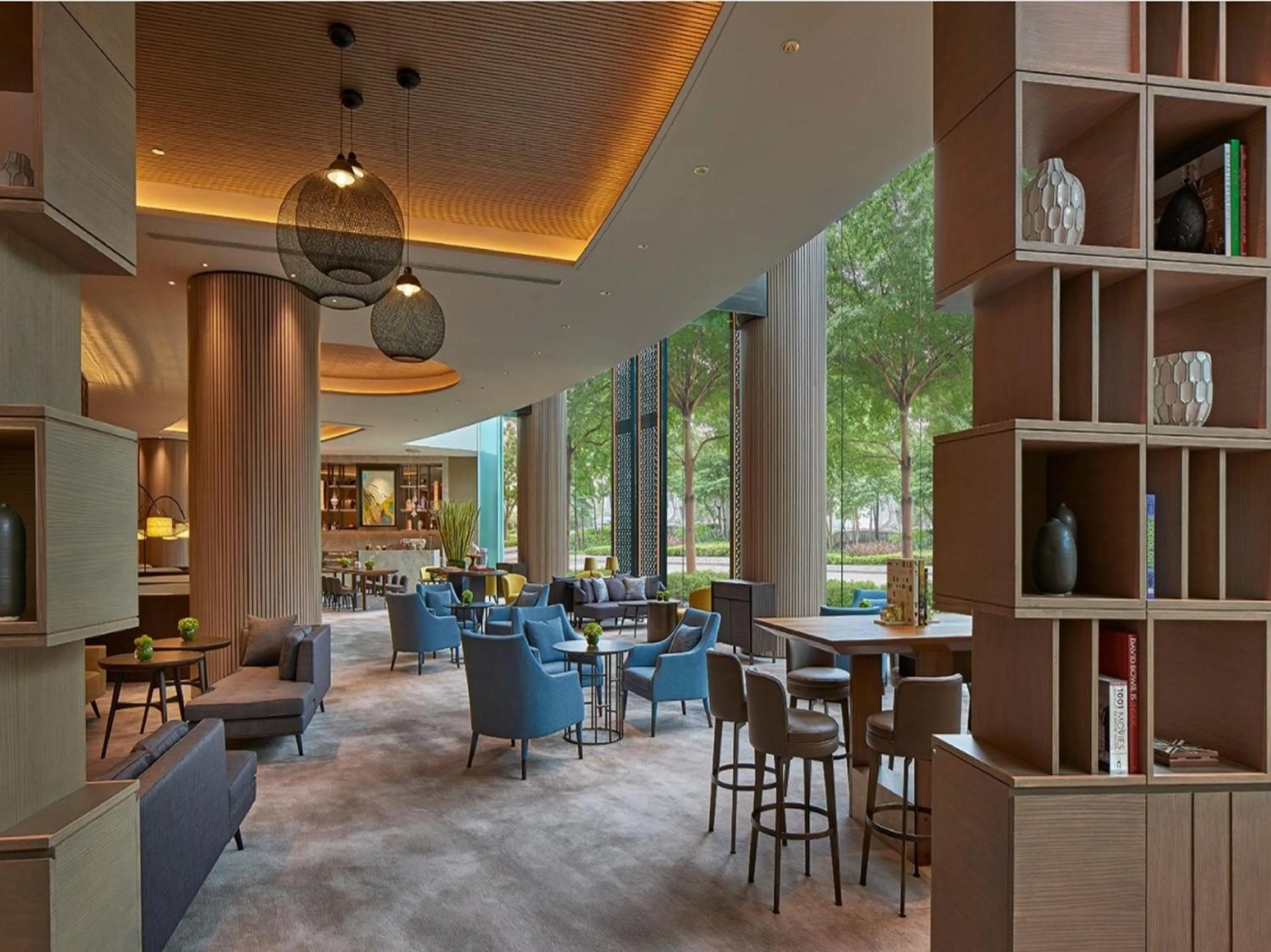 Lounge or bar in New World Millennium Hong Kong Hotel