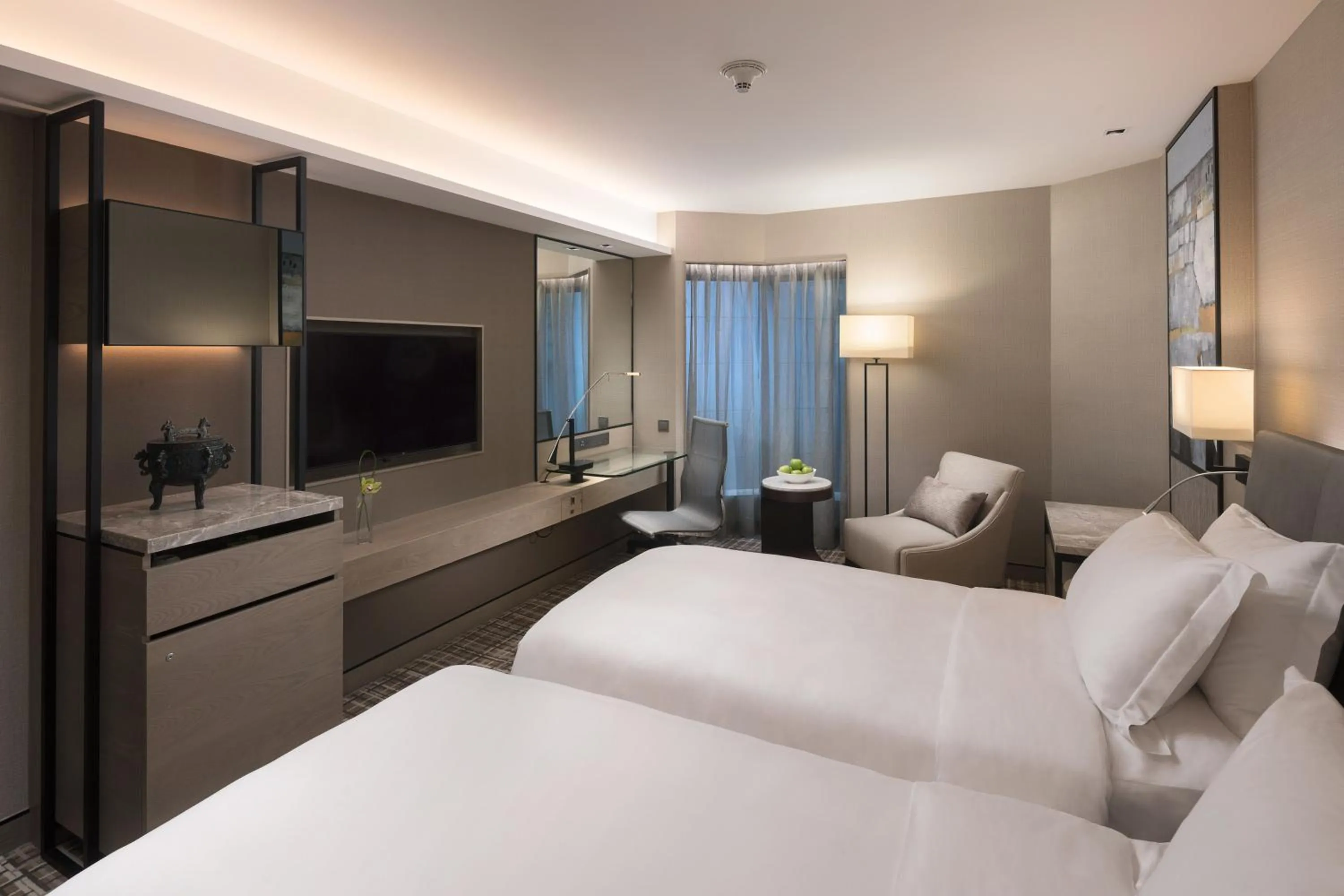 Photo of the whole room, Bed in New World Millennium Hong Kong Hotel