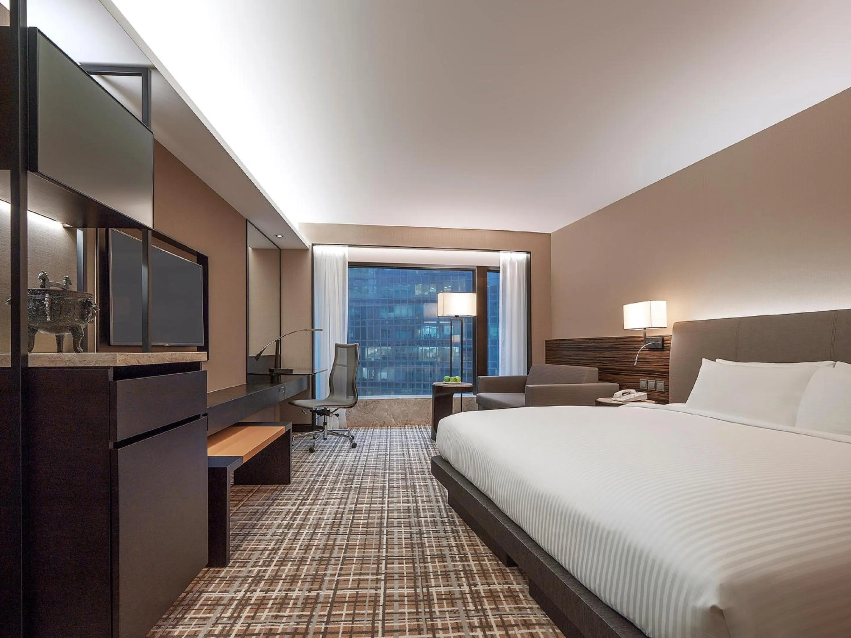 Photo of the whole room, Bed in New World Millennium Hong Kong Hotel