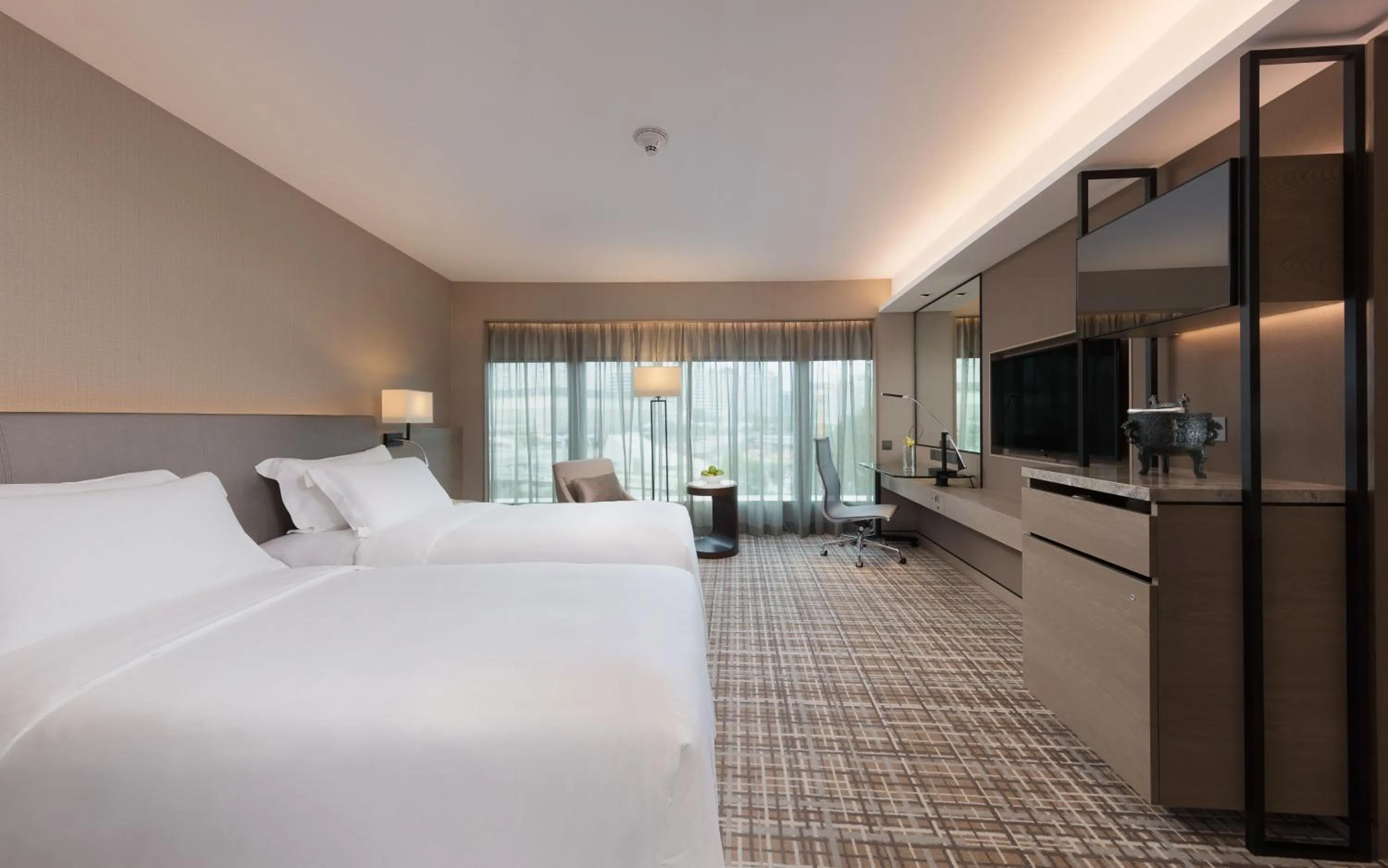 Photo of the whole room, Bed in New World Millennium Hong Kong Hotel