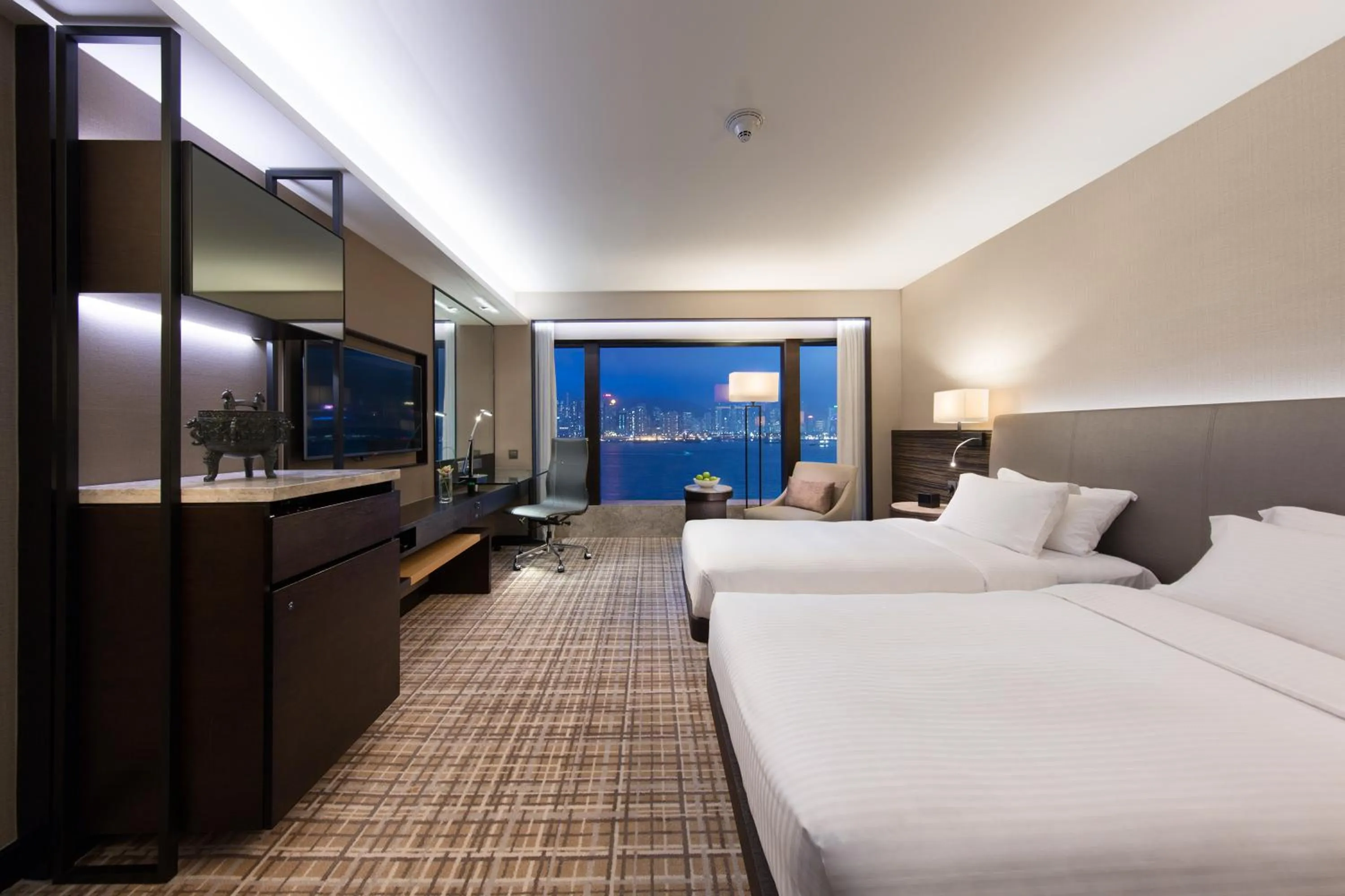 Photo of the whole room, Bed in New World Millennium Hong Kong Hotel