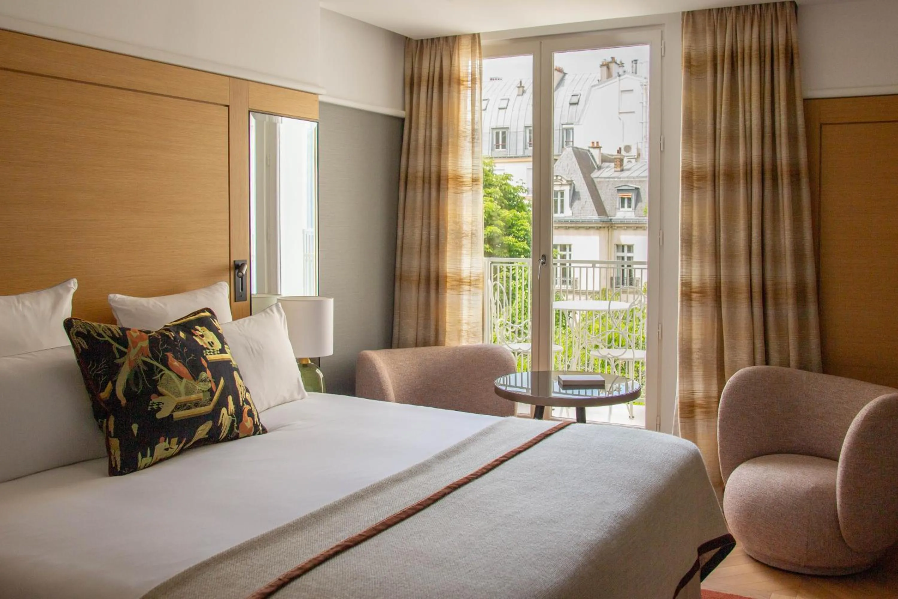 Bedroom, Bed in Hôtel De Sers Champs Elysées Paris