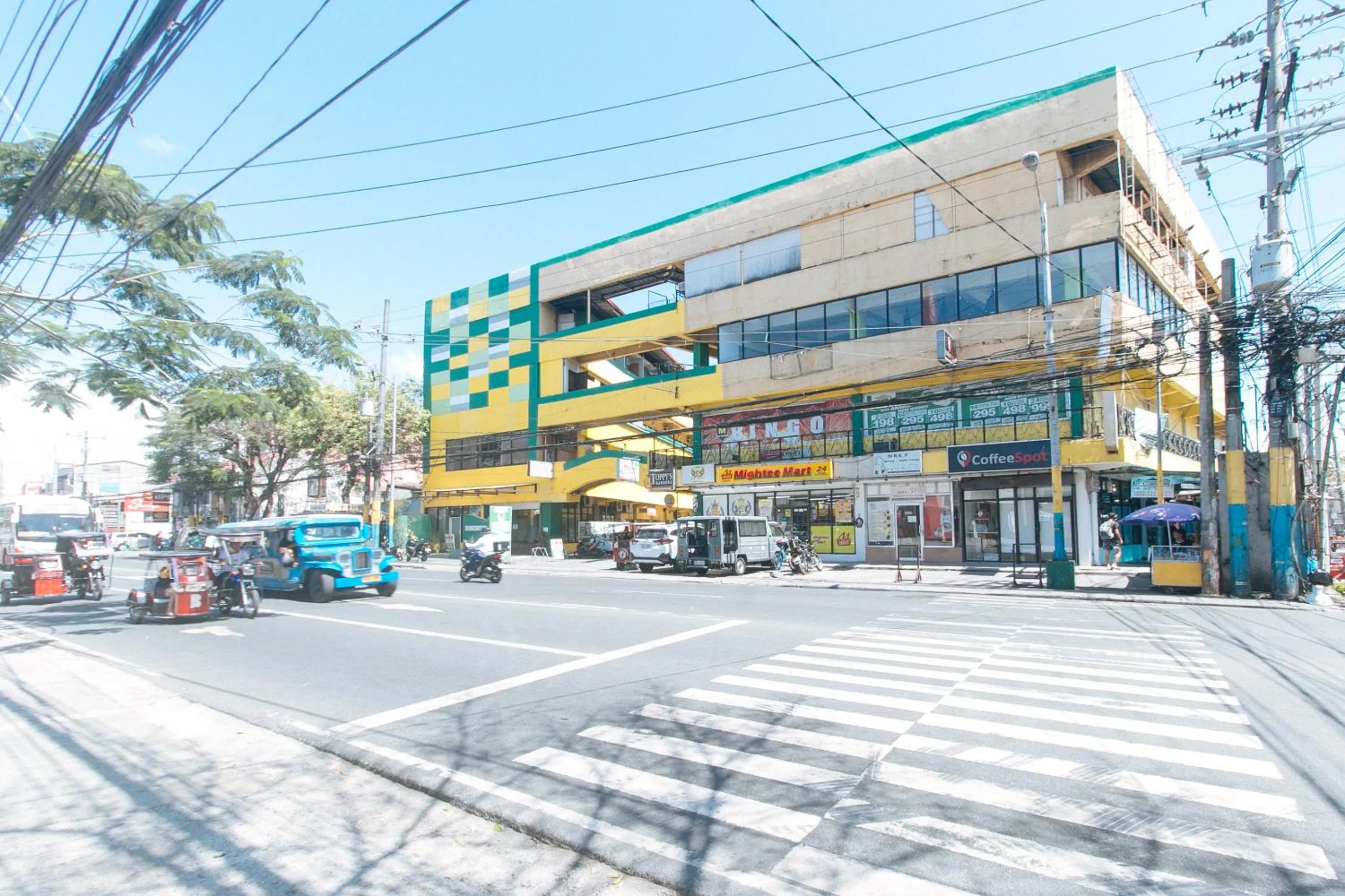 Property building in RedDoorz near SM City Muntinlupa