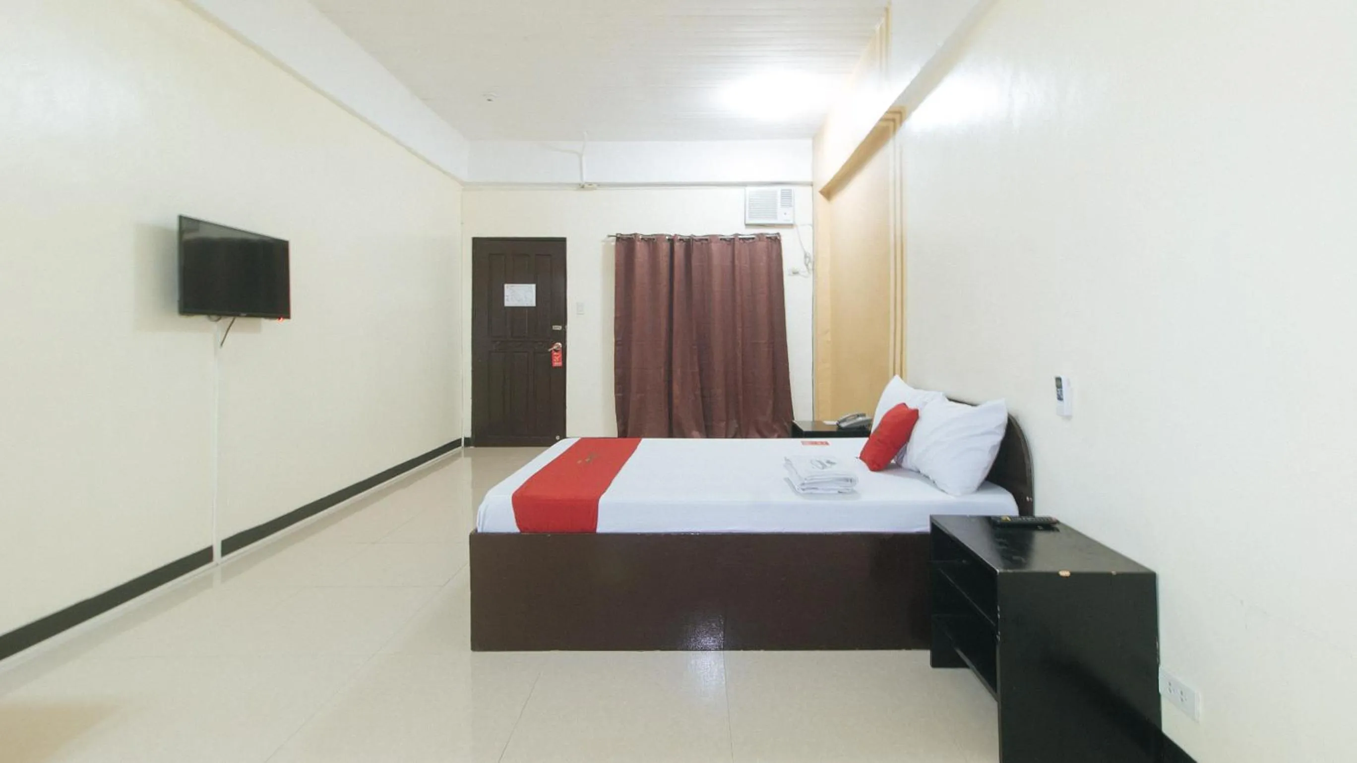Bed in RedDoorz near SM City Muntinlupa