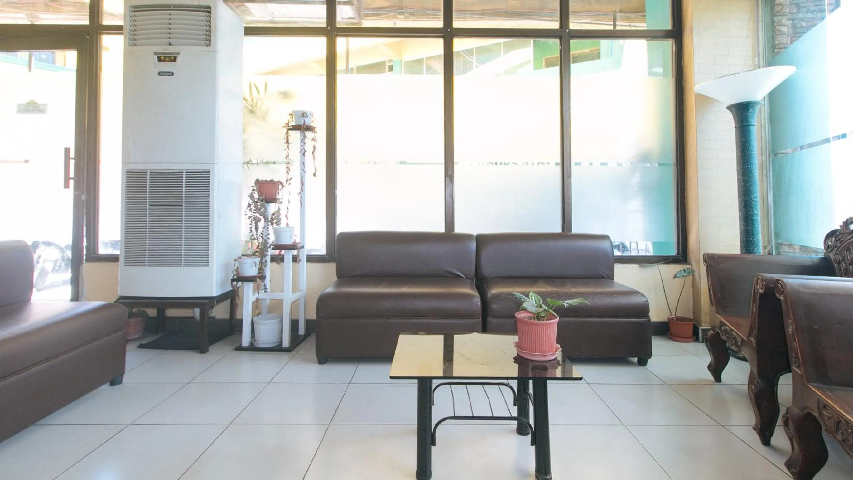 Seating area in RedDoorz near SM City Muntinlupa