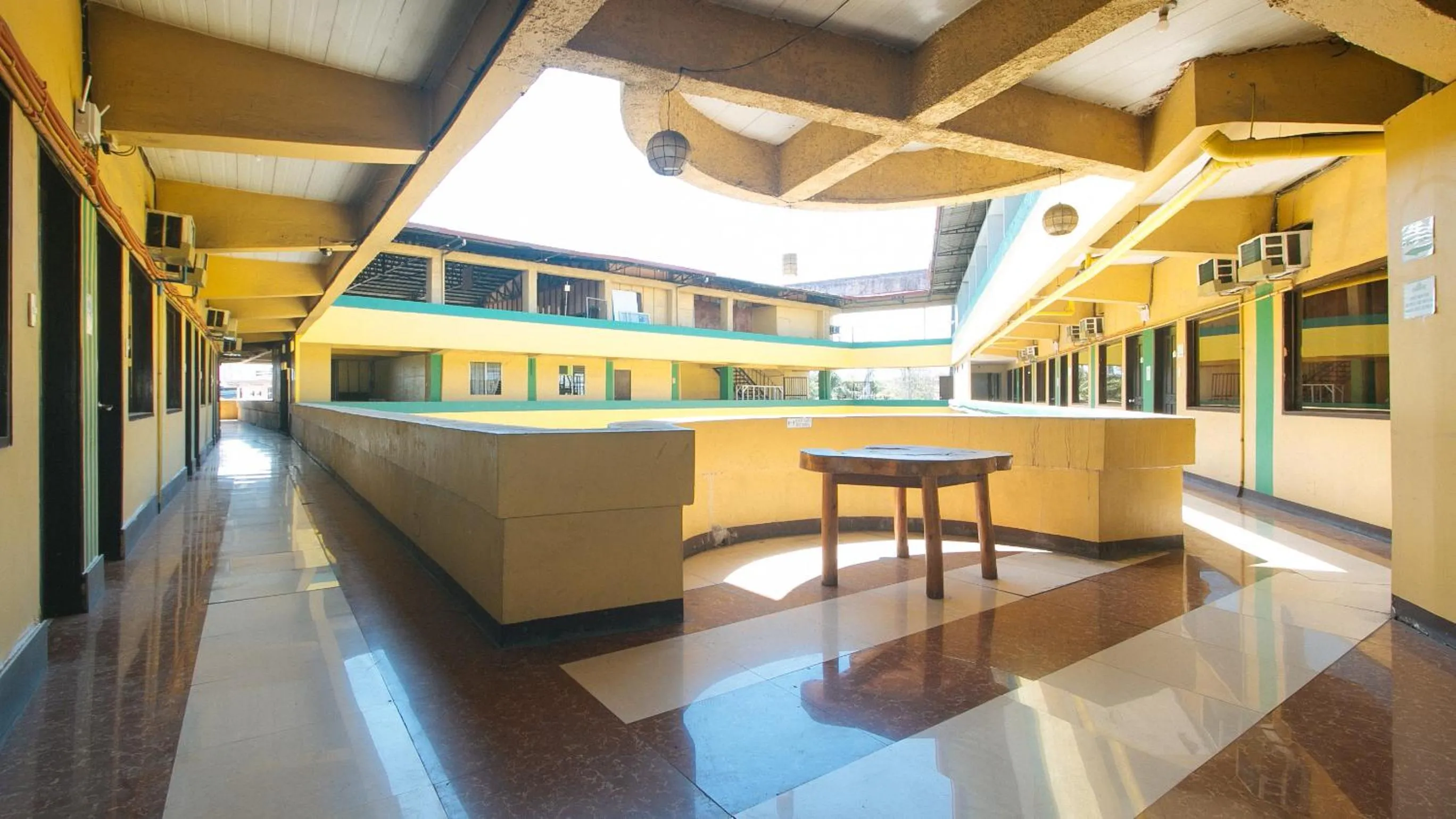 Seating area in RedDoorz near SM City Muntinlupa