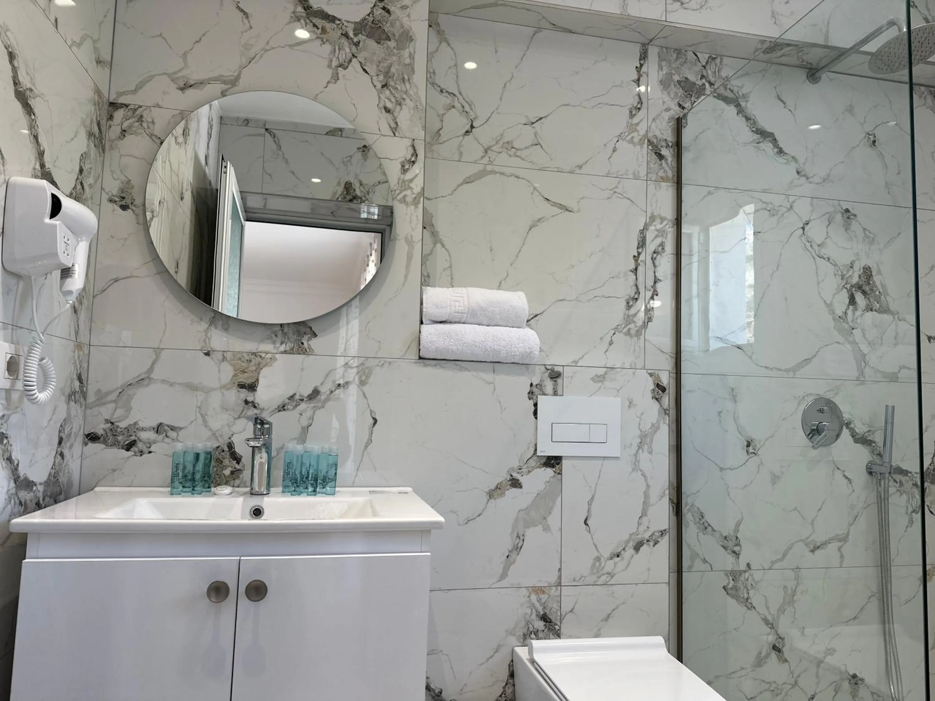 Shower in Hotel Bella Vista