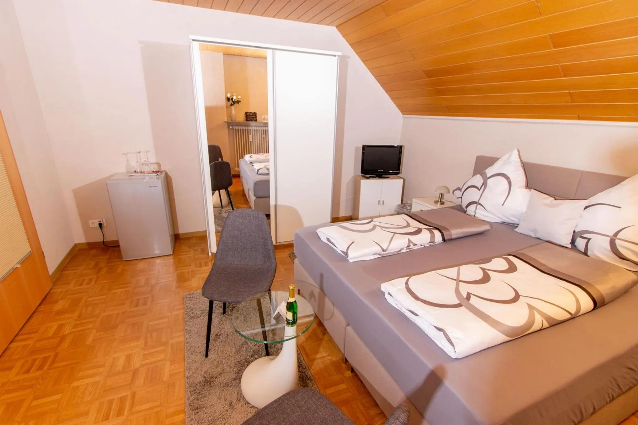 Photo of the whole room, Bed in Moselhaus