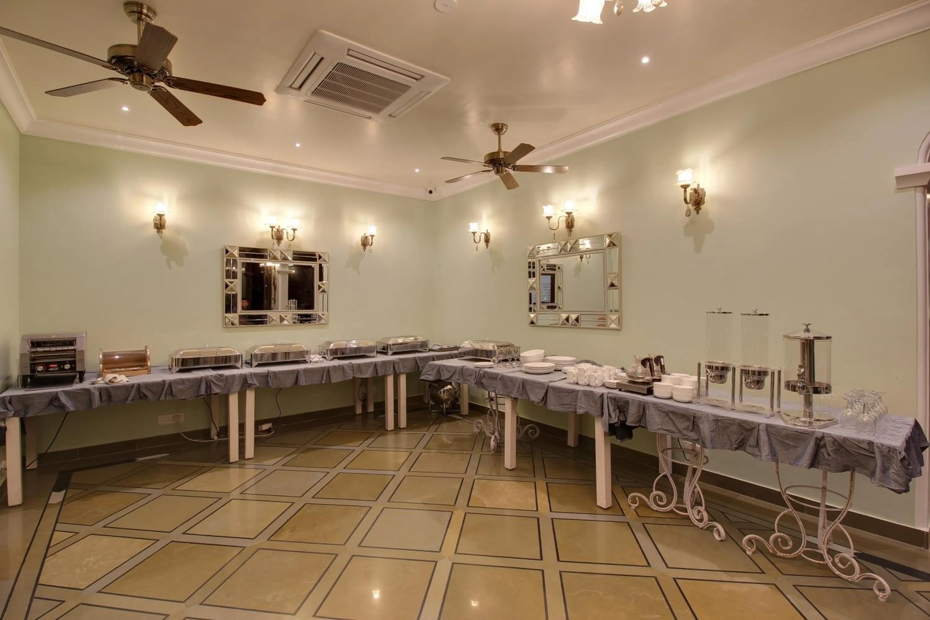 Restaurant/places to eat in Jhadol Vijay Vilas Near Lake Pichola