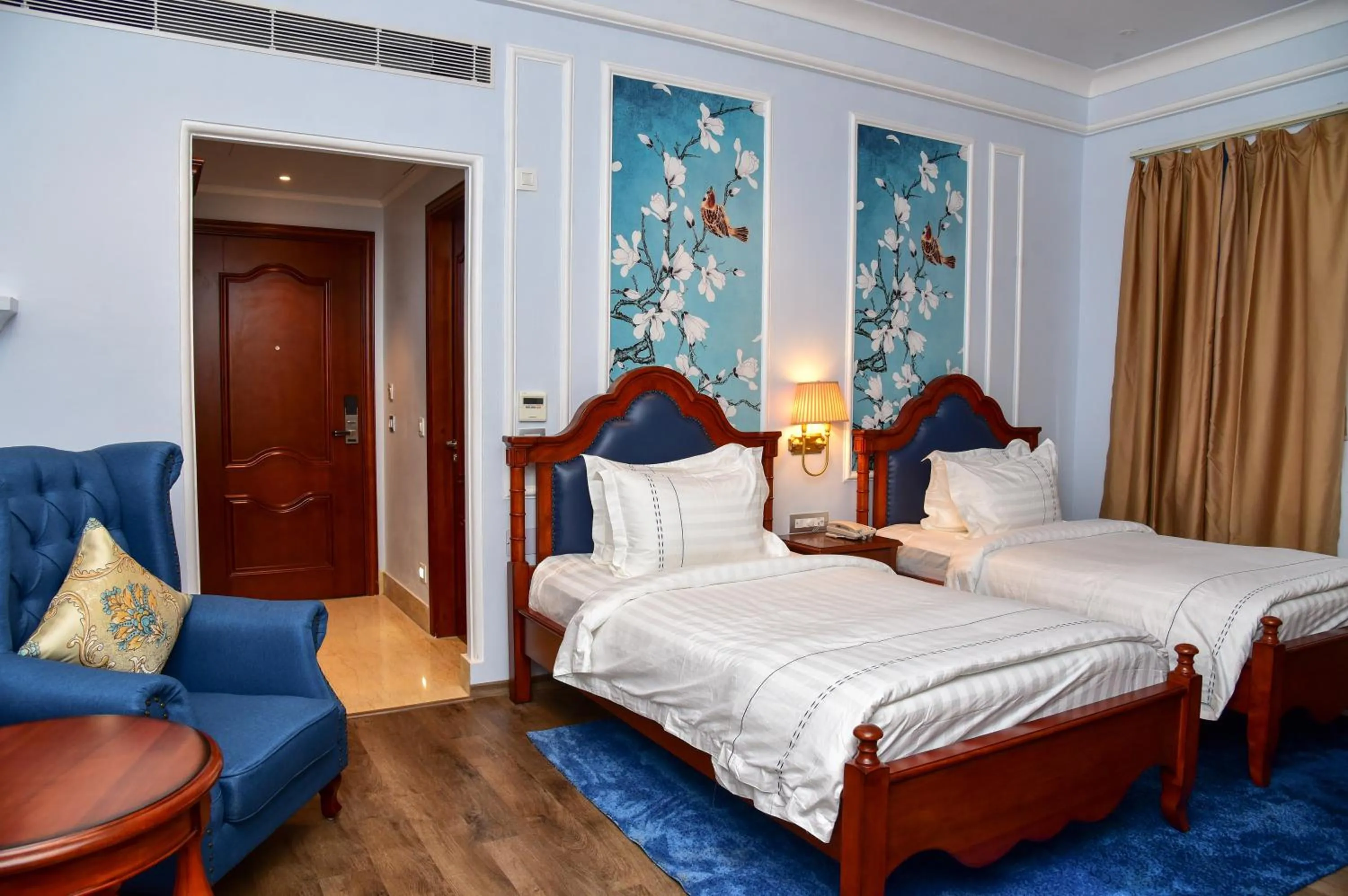 Photo of the whole room, Bed in Jhadol Vijay Vilas Near Lake Pichola