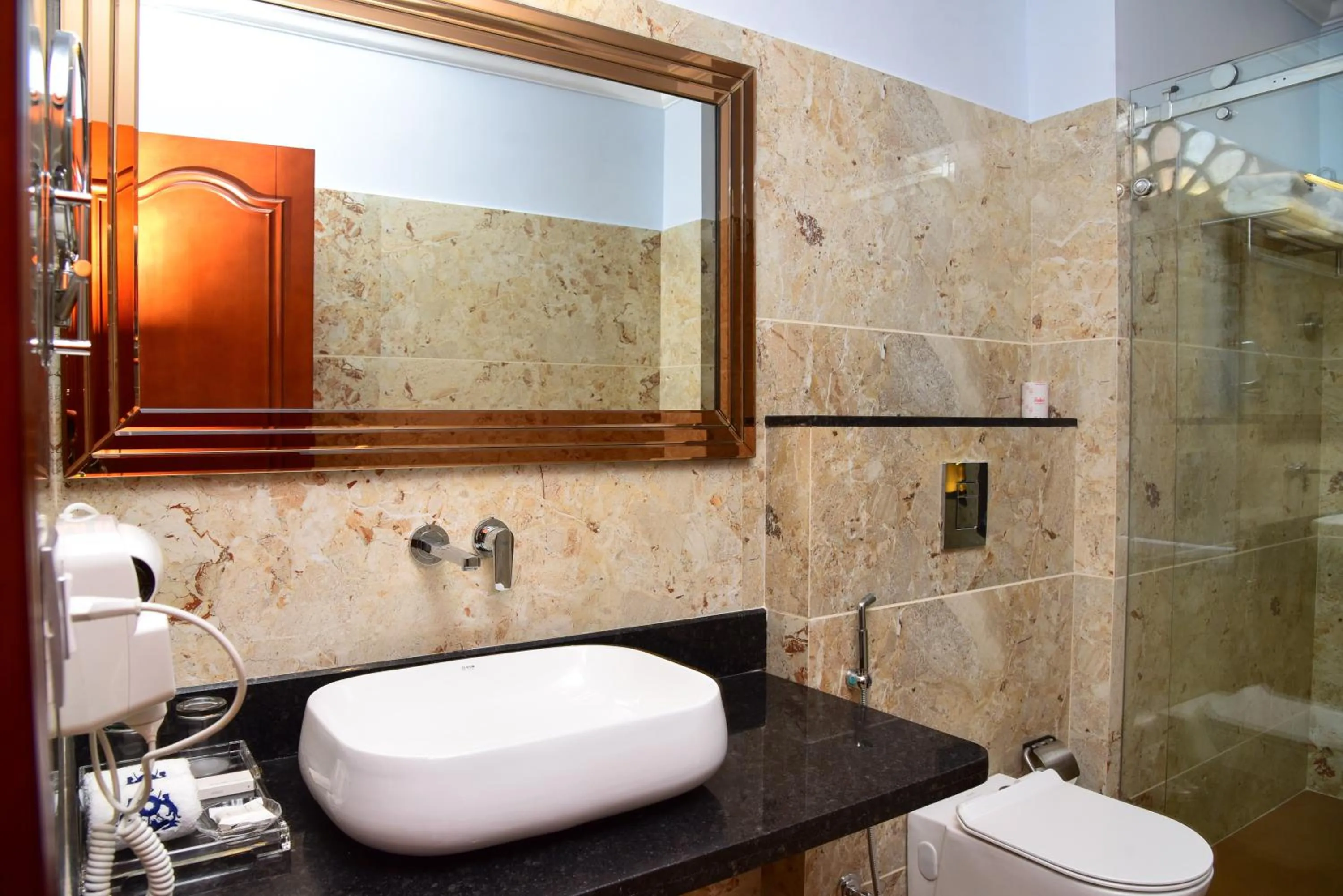 Toilet in Jhadol Vijay Vilas Near Lake Pichola