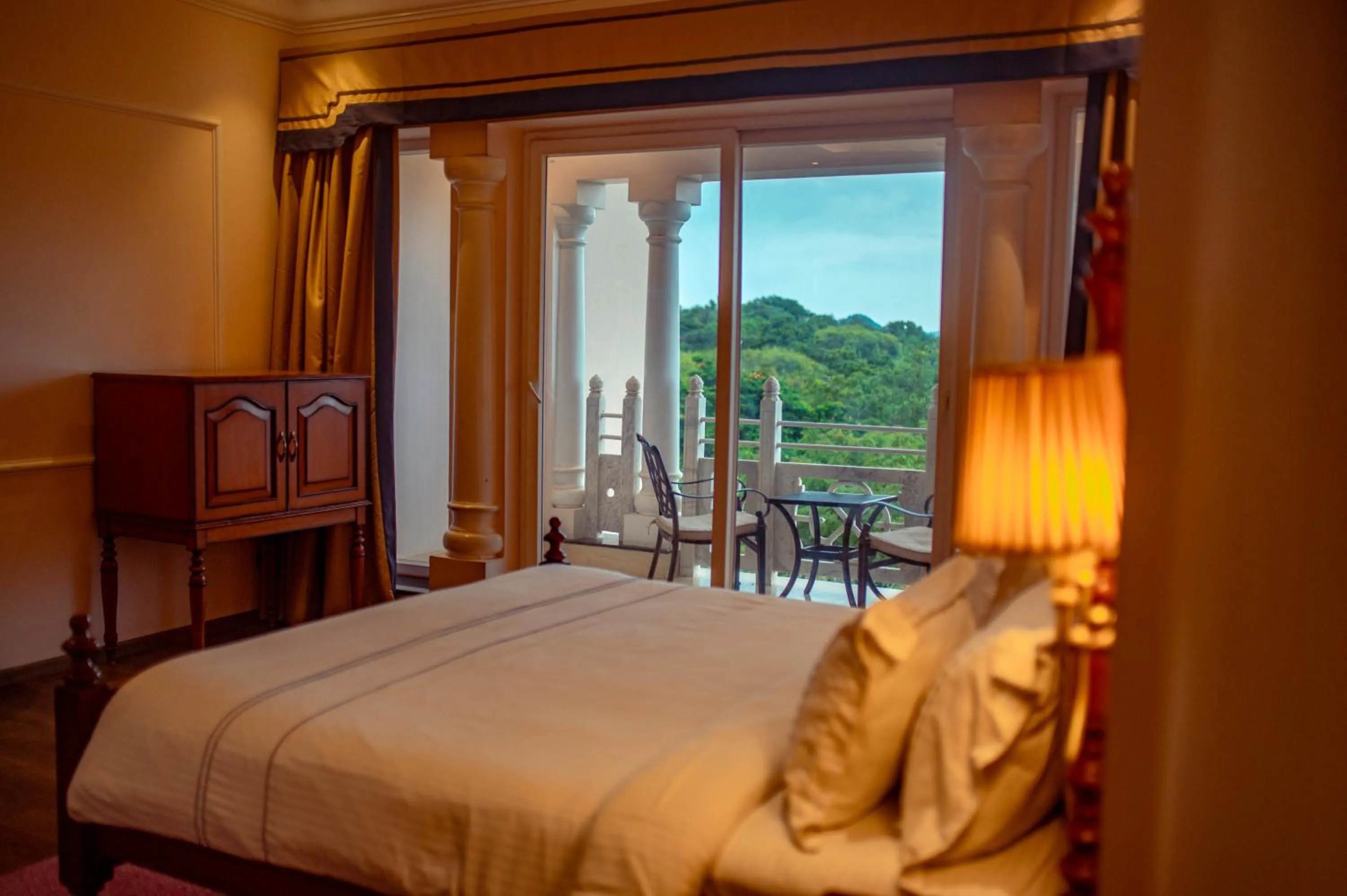 Bed in Jhadol Vijay Vilas Near Lake Pichola