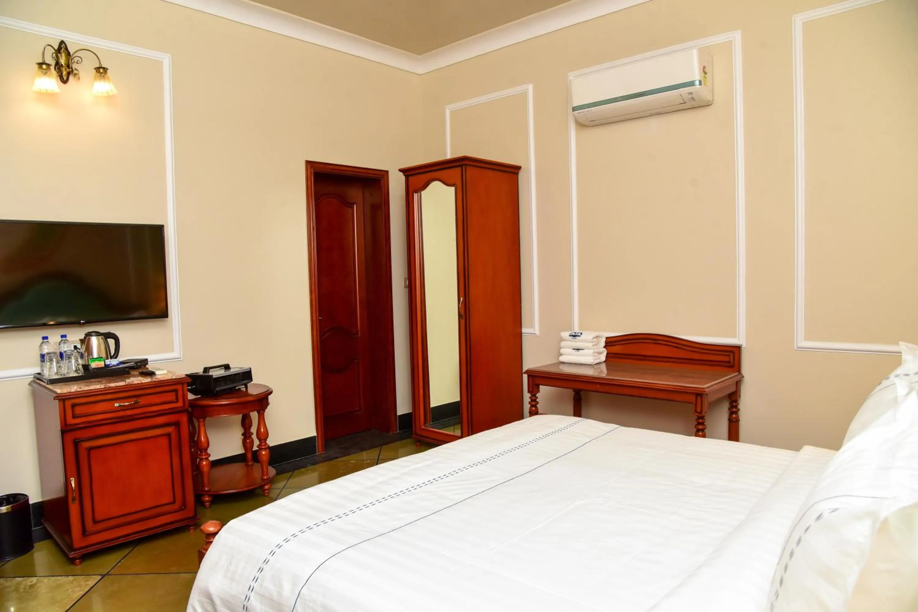 Bed in Jhadol Vijay Vilas Near Lake Pichola