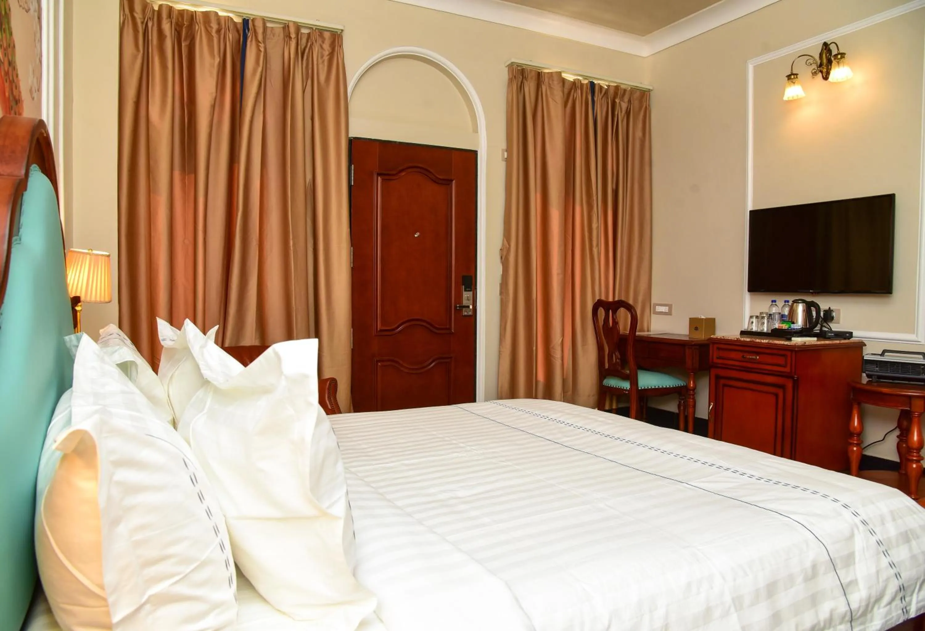 Bed in Jhadol Vijay Vilas Near Lake Pichola