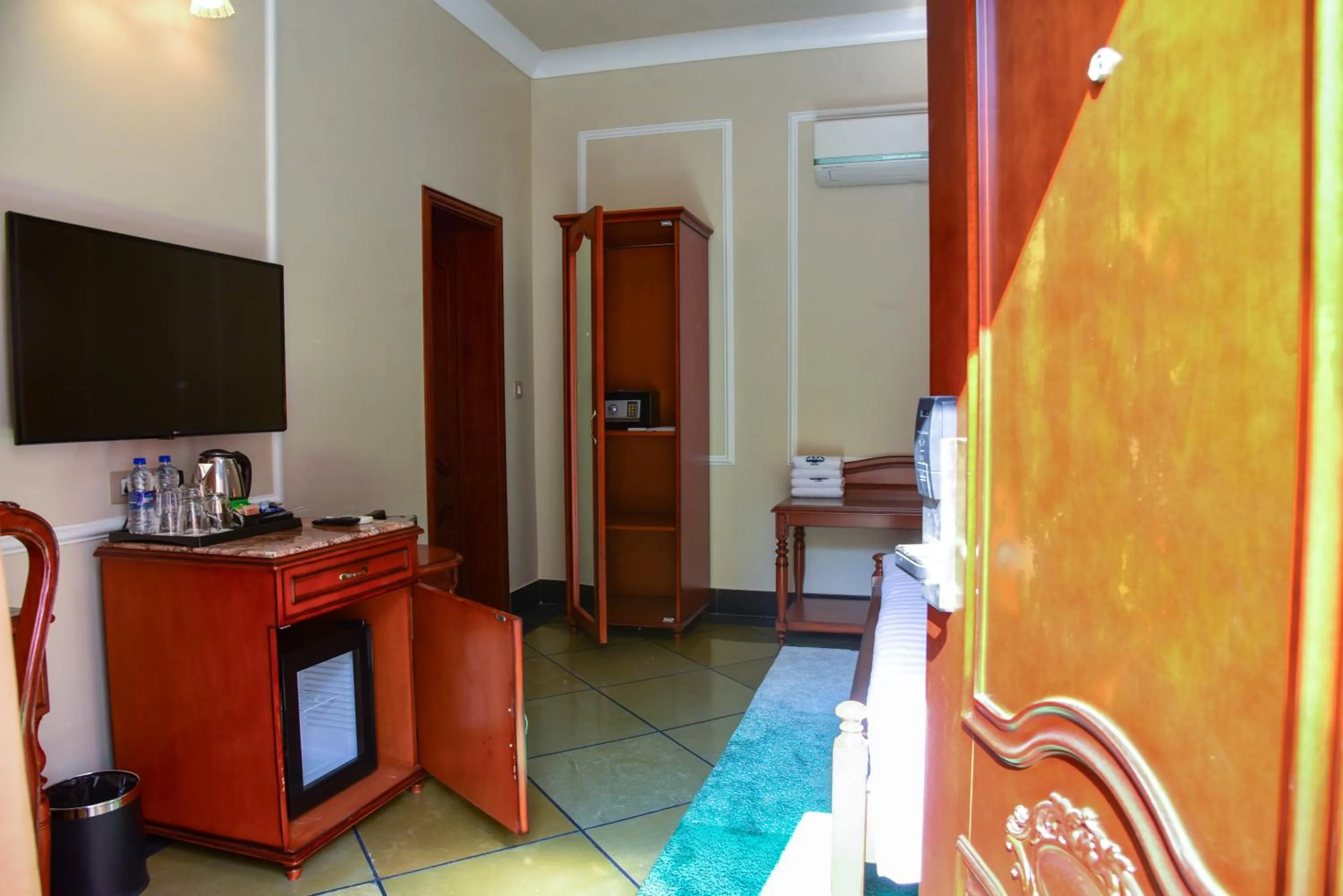 TV and multimedia in Jhadol Vijay Vilas Near Lake Pichola