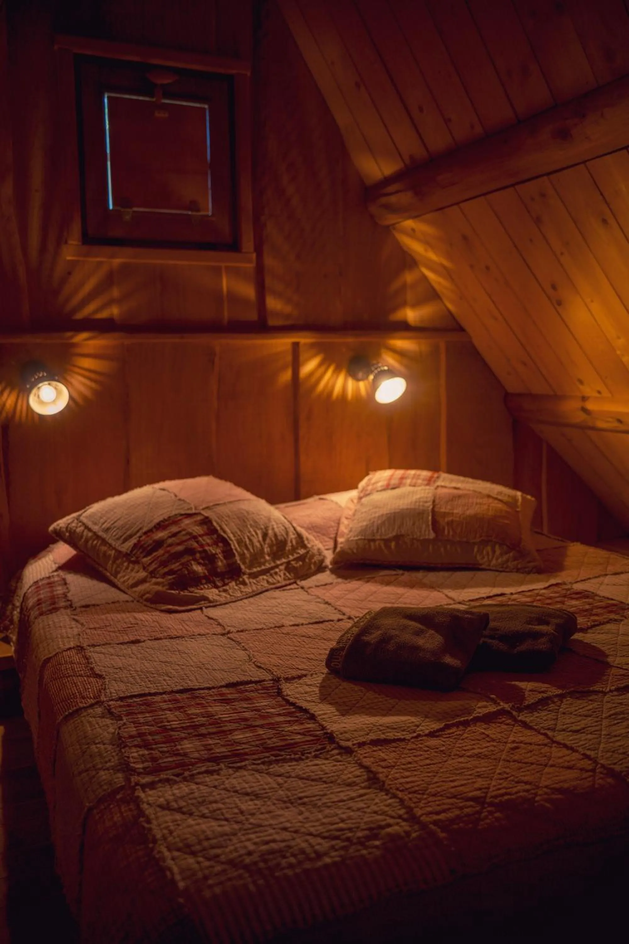 Bedroom, Bed in Valsoyo