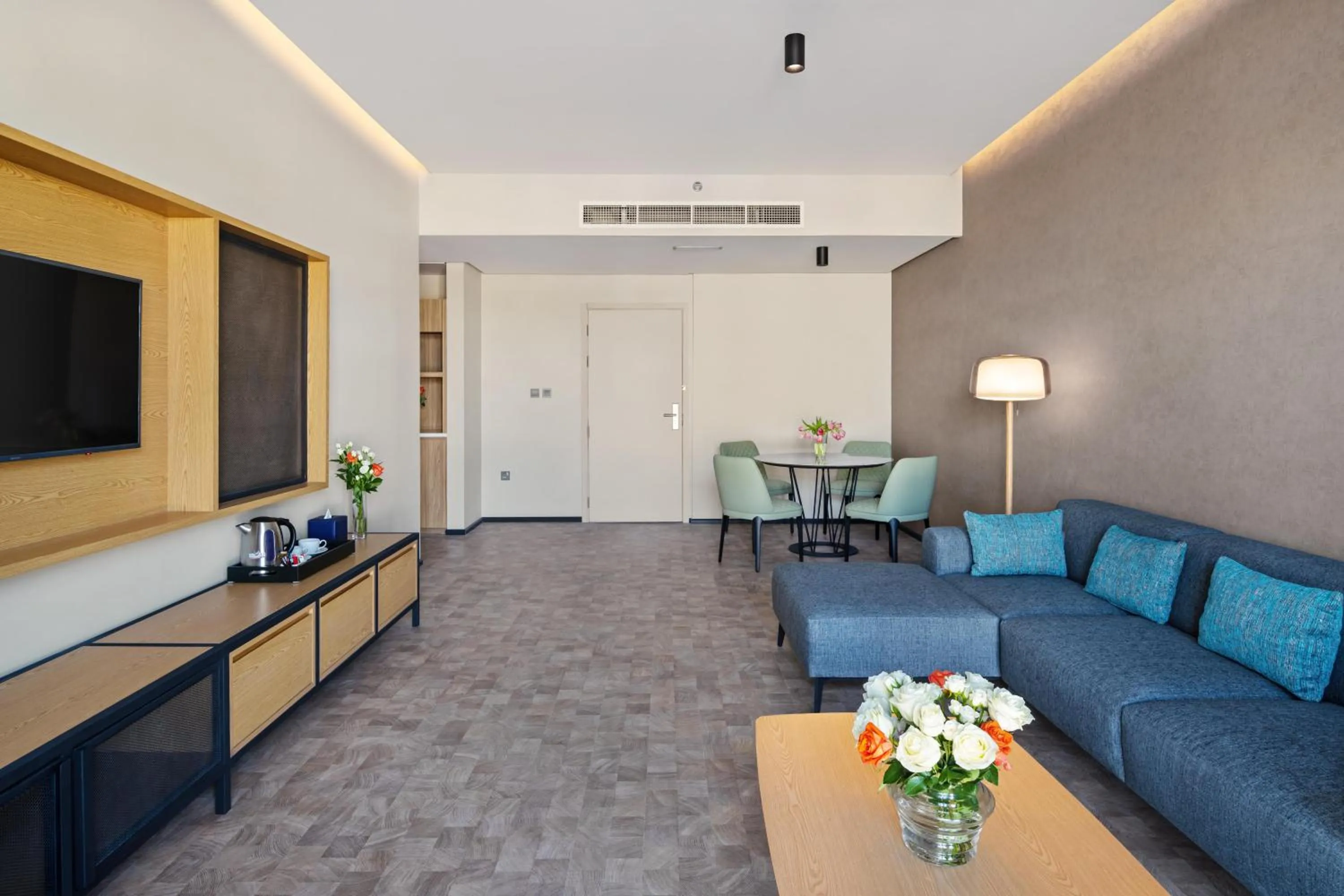 Photo of the whole room in JA The Manor Hotel, Dubai