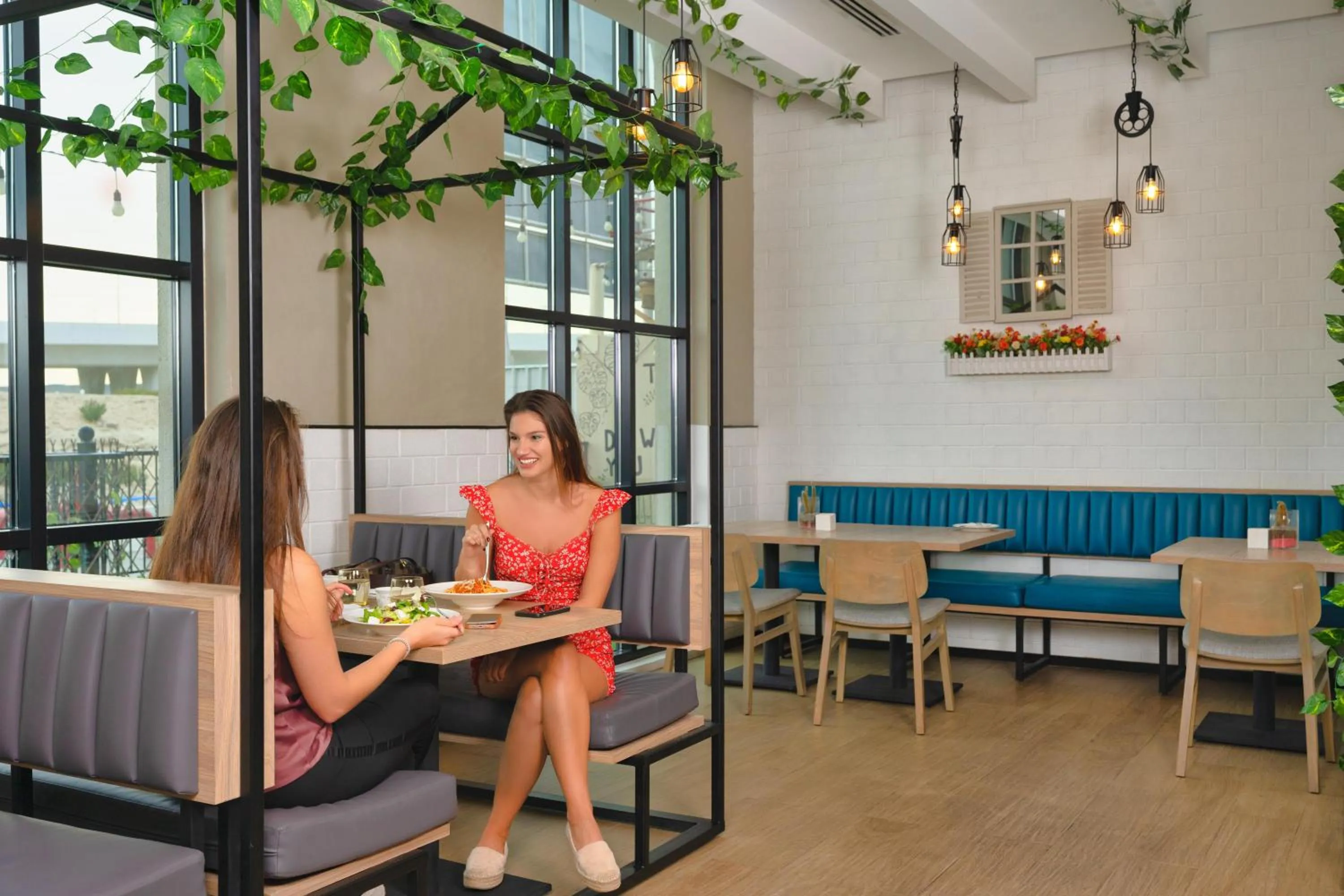 Restaurant/places to eat in JA The Manor Hotel, Dubai