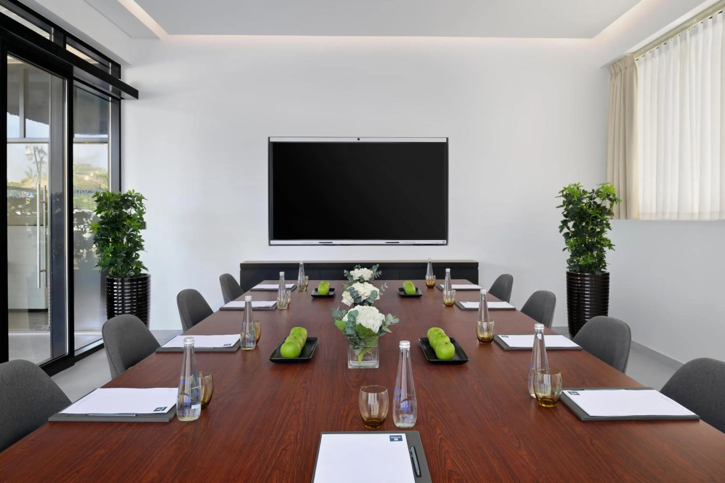 Meeting/conference room in JA The Manor Hotel, Dubai