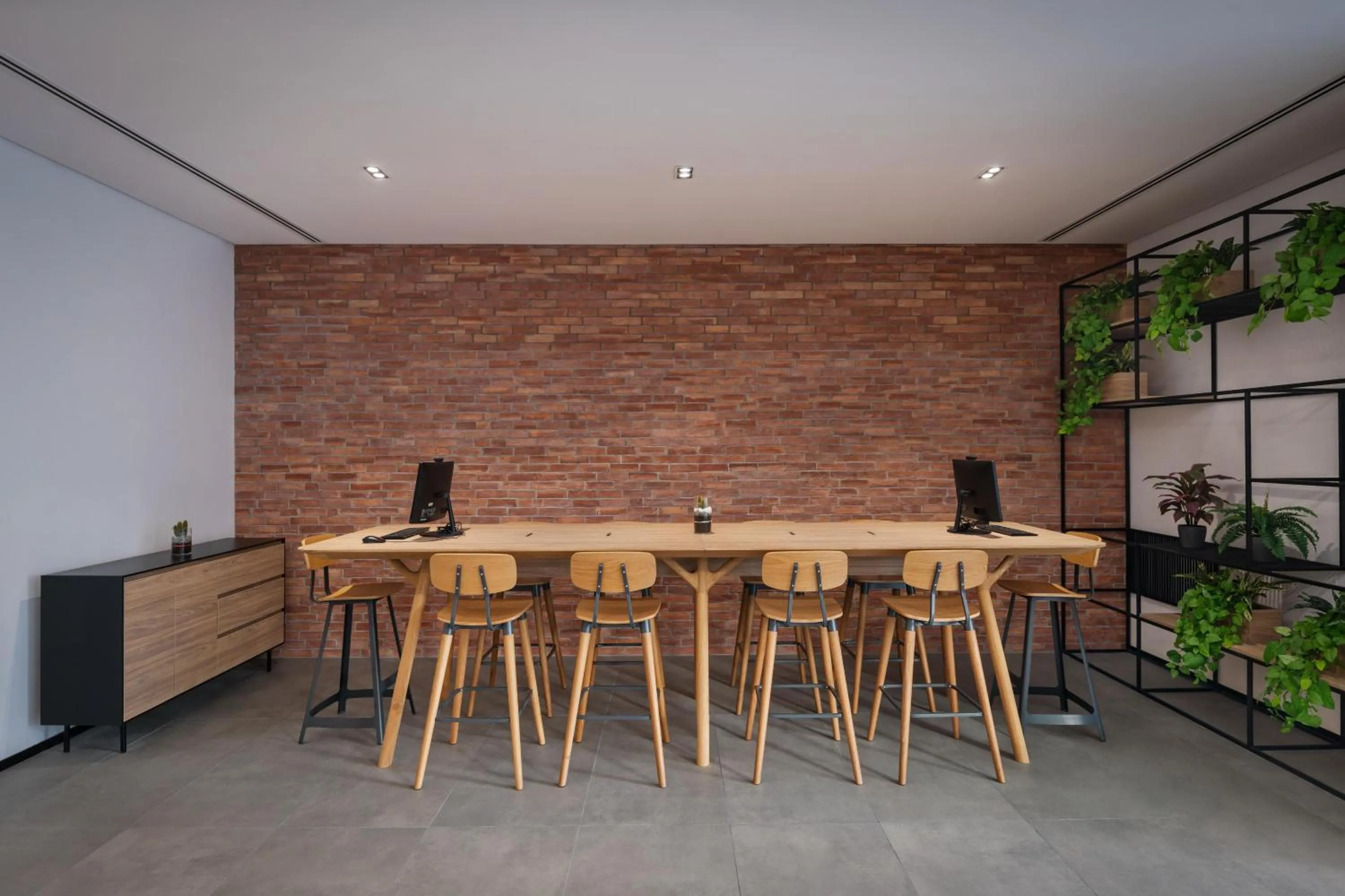 currency exchange in JA The Manor Hotel, Dubai