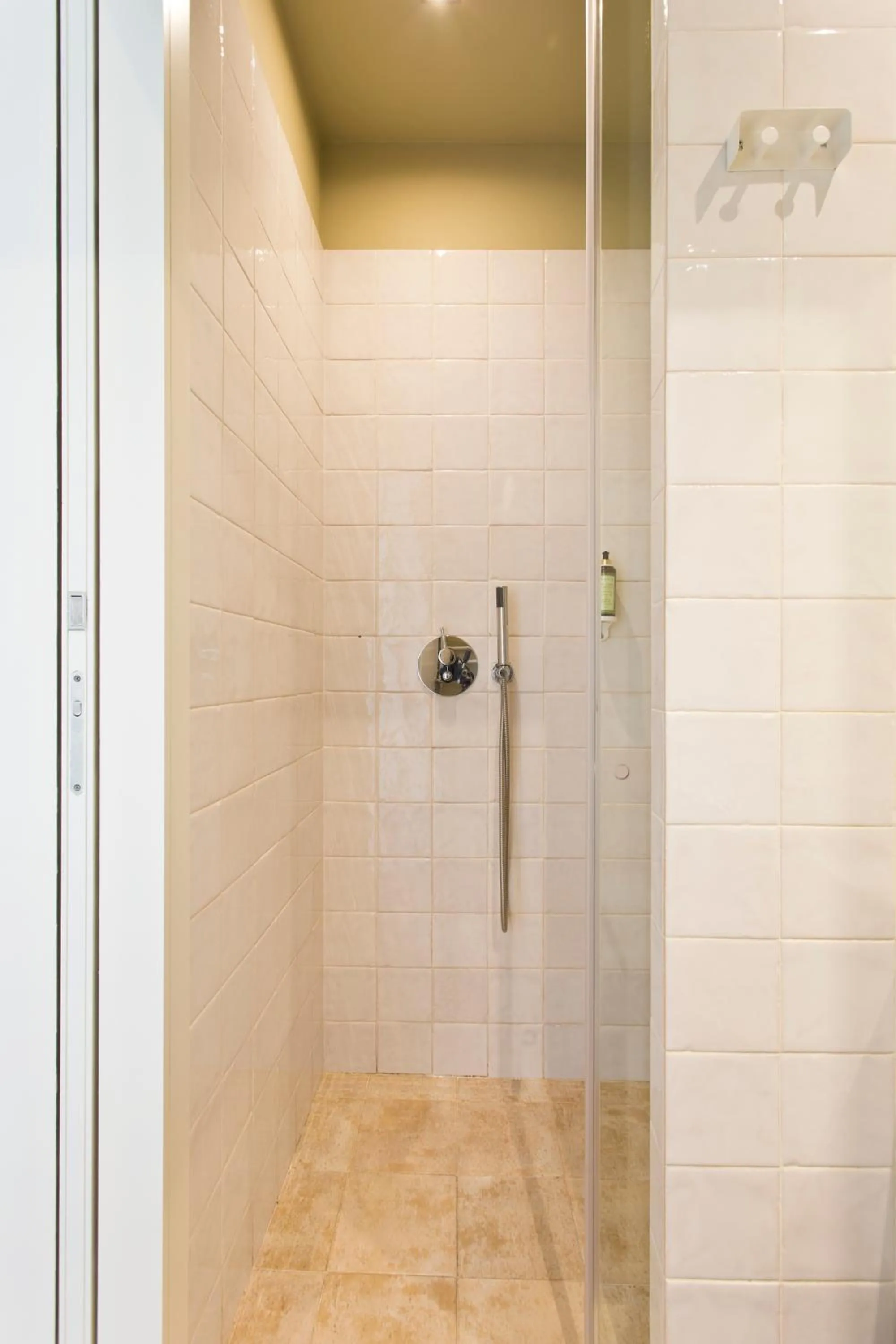 Shower in RVA - Porto Central Flats