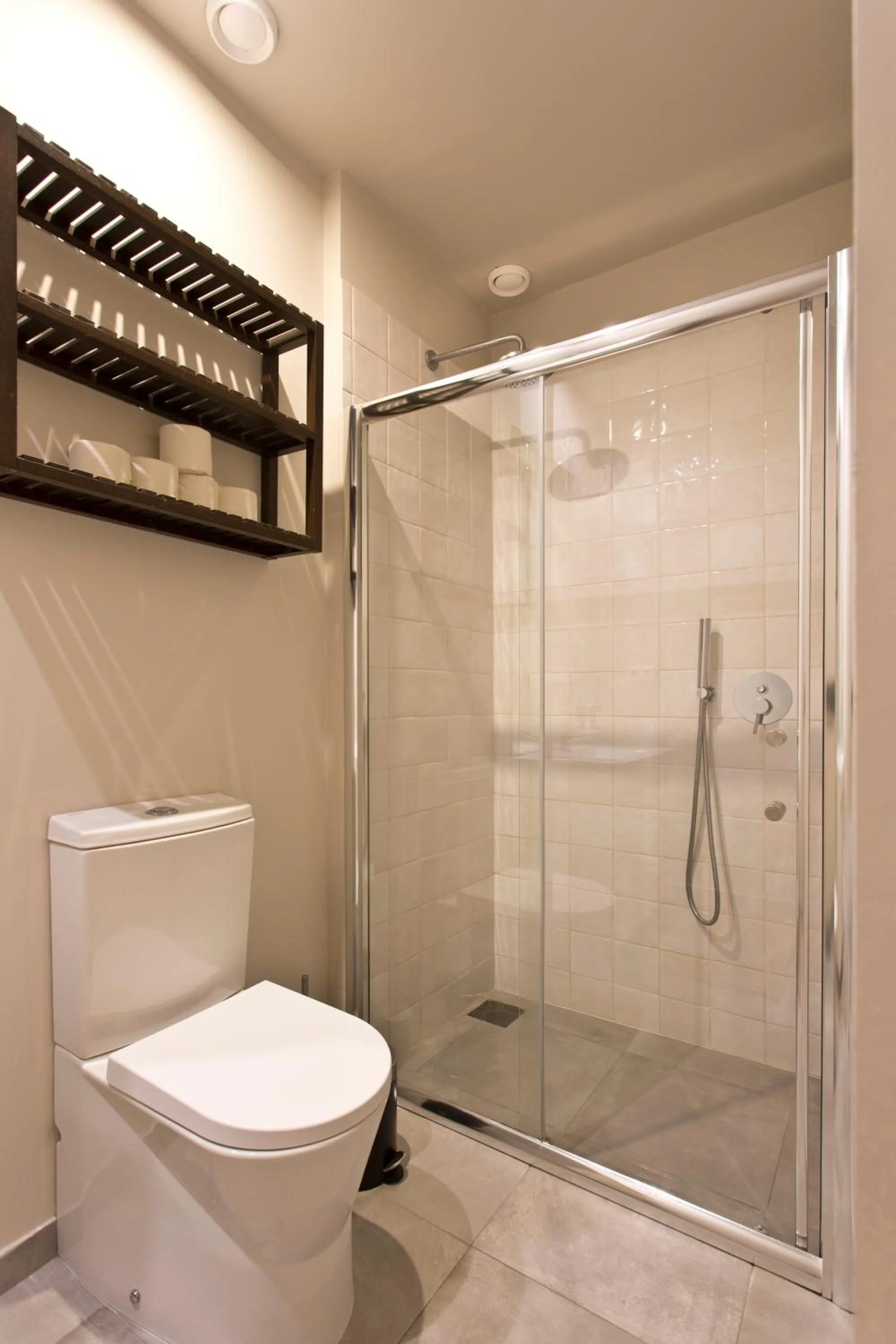 Shower in RVA - Porto Central Flats