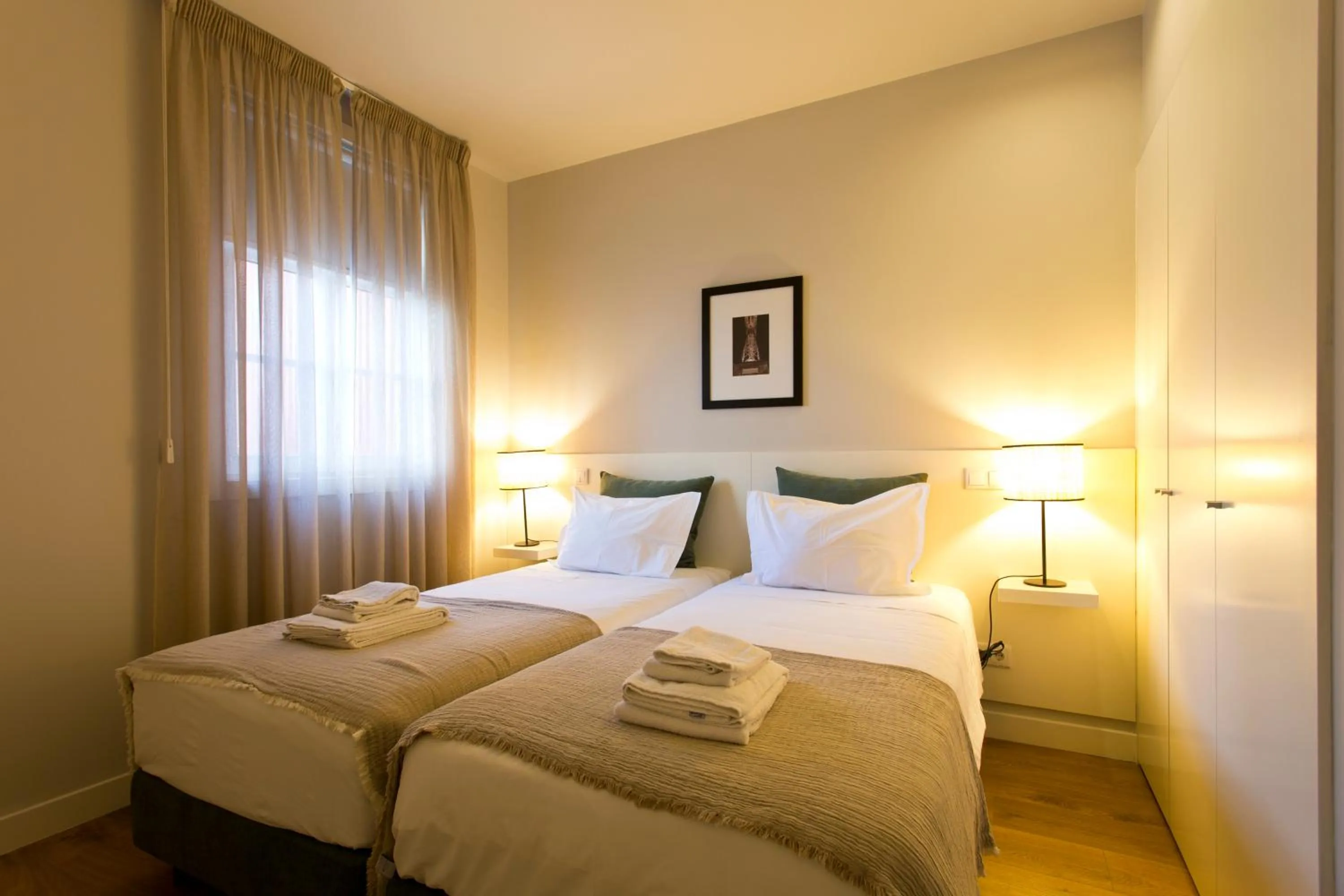 Bedroom, Bed in RVA - Porto Central Flats