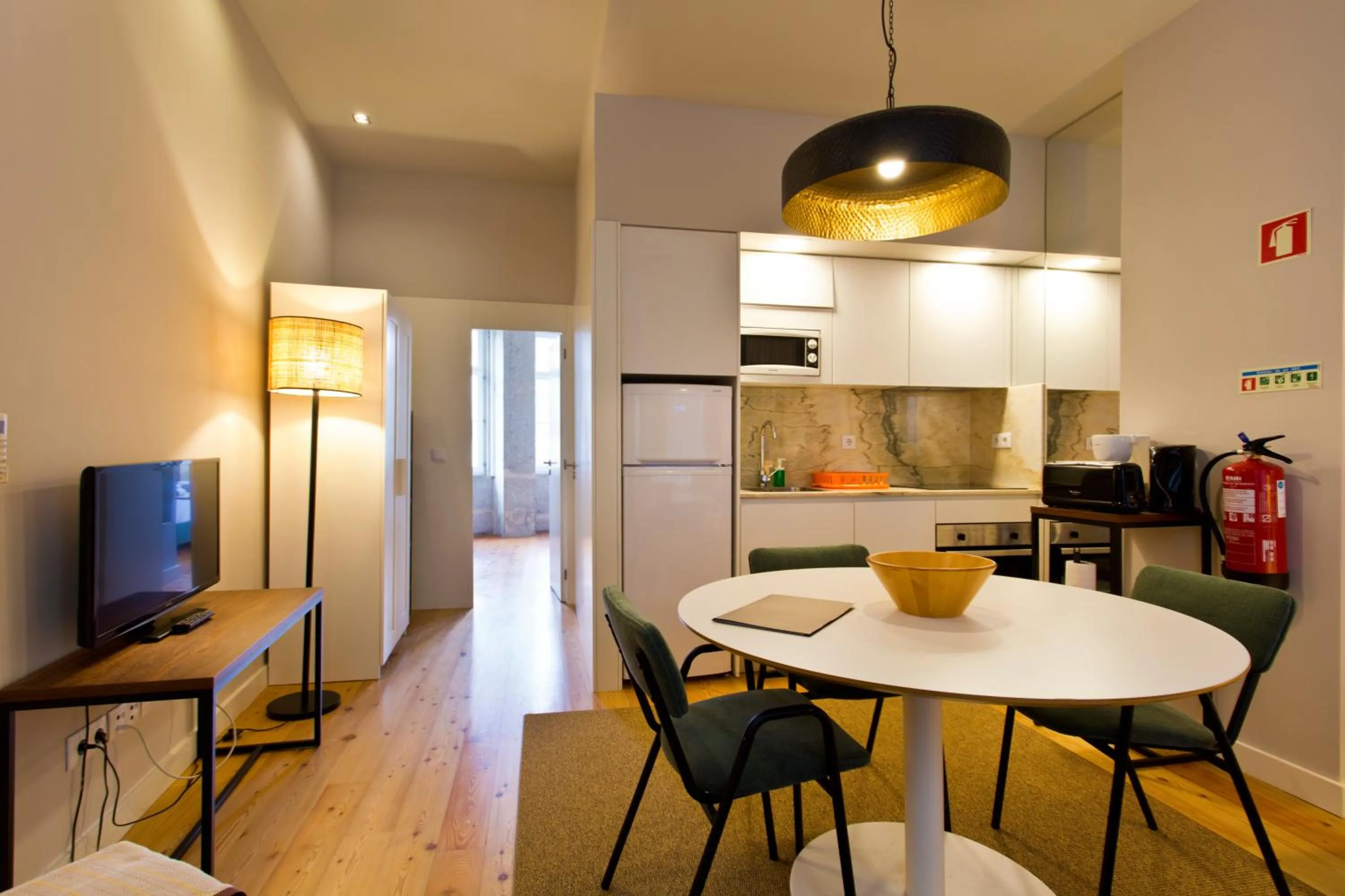 Kitchen or kitchenette in RVA - Porto Central Flats