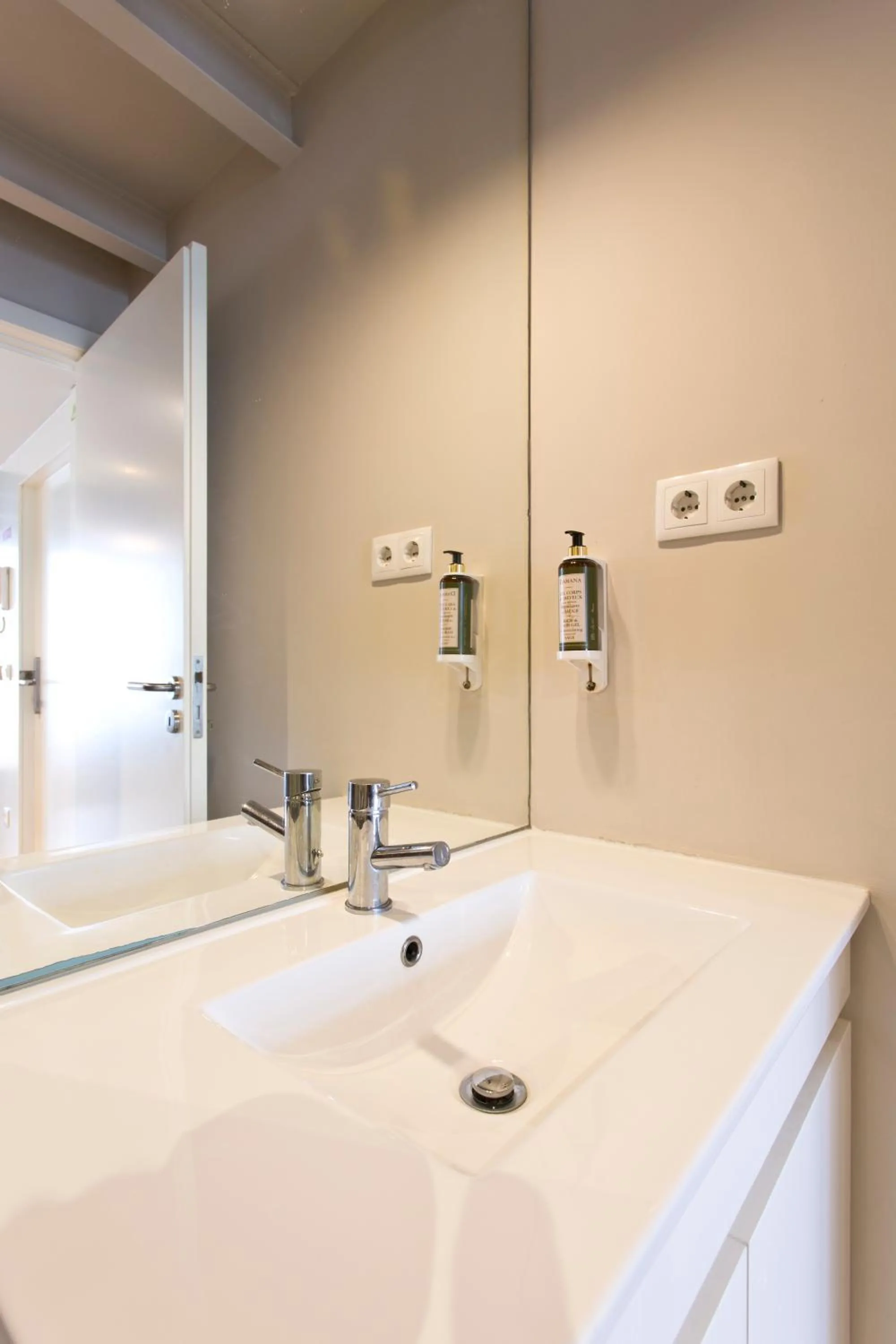 Bathroom in RVA - Porto Central Flats