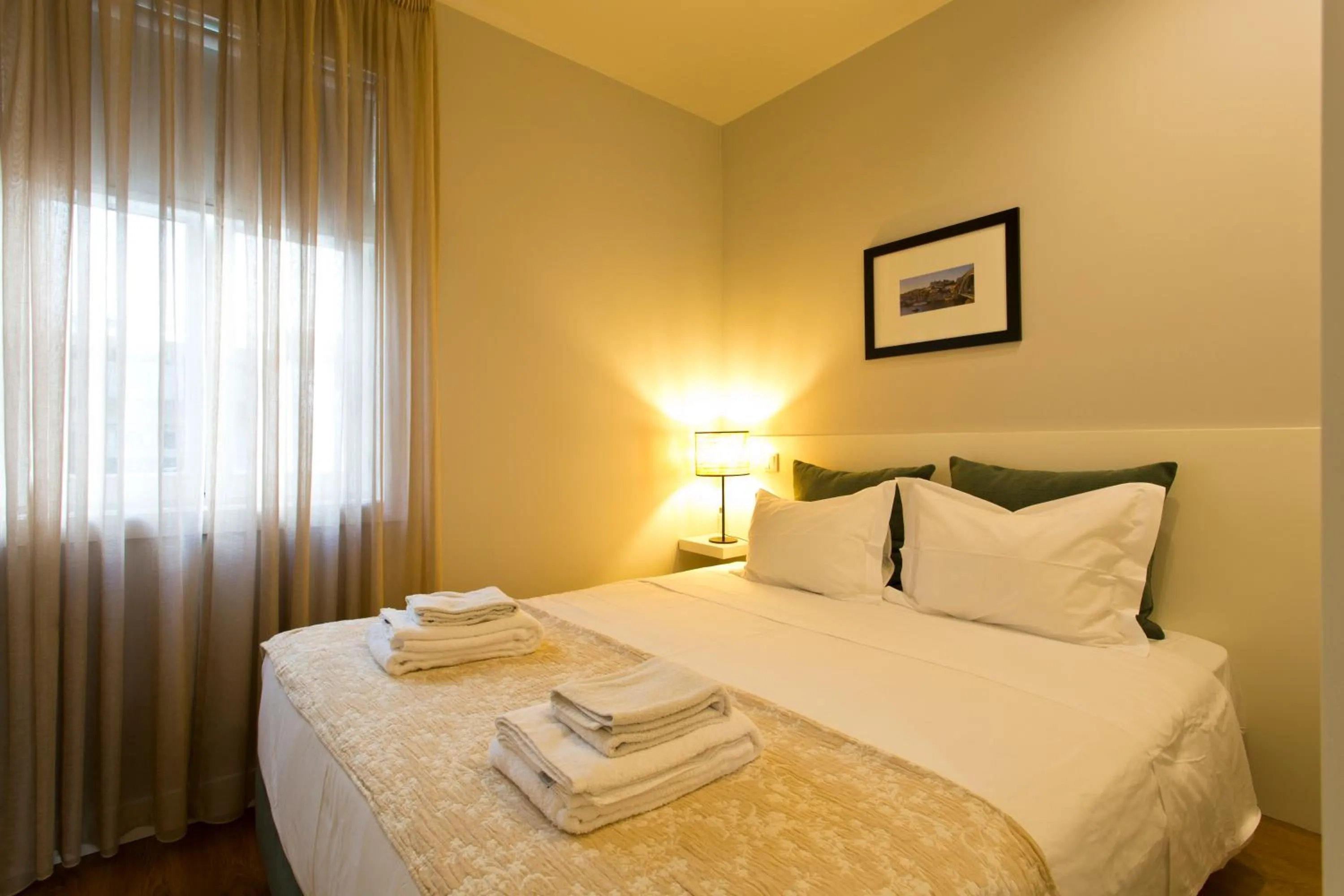 Bedroom, Bed in RVA - Porto Central Flats