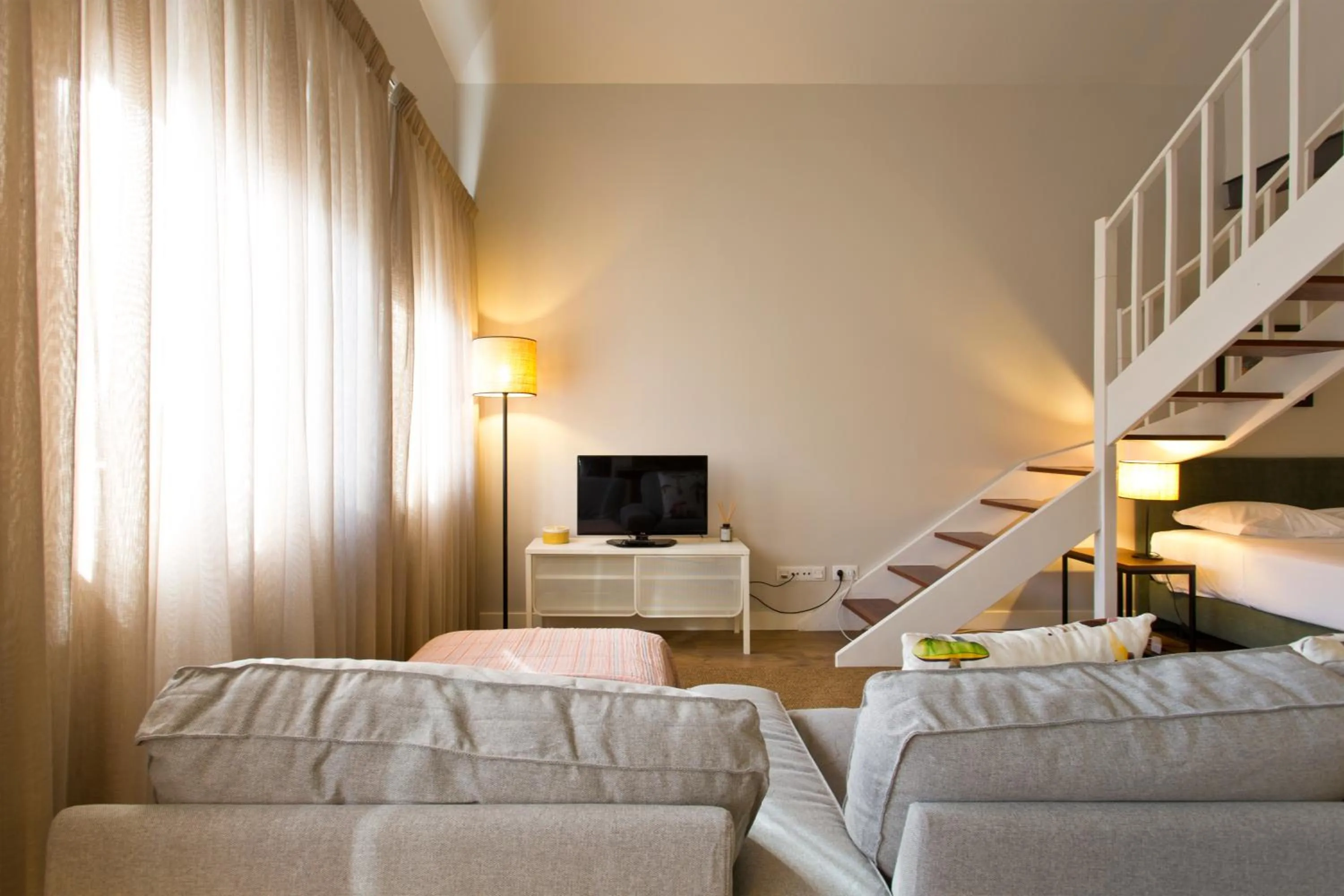 Living room, Bed in RVA - Porto Central Flats