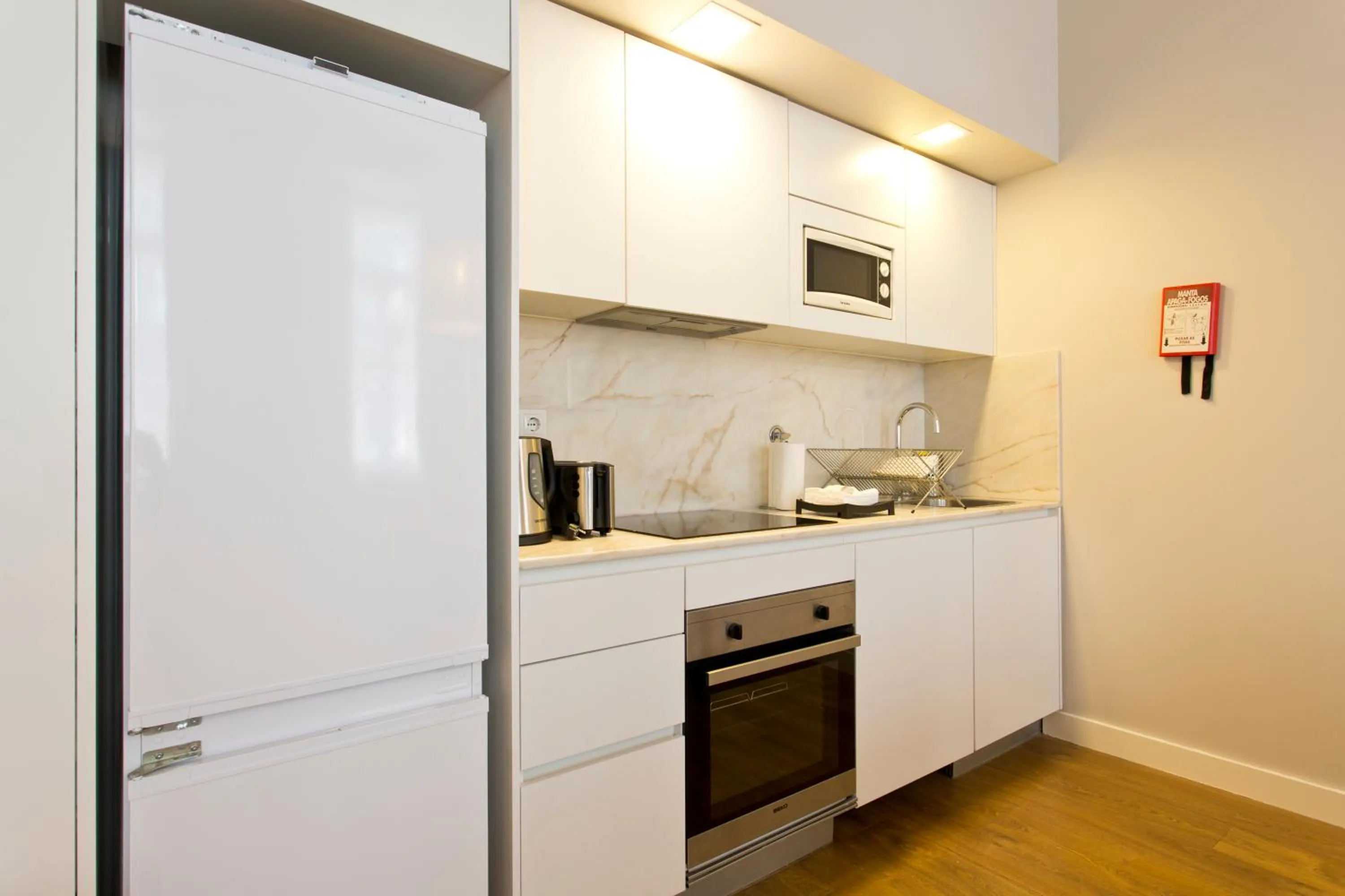 Kitchen or kitchenette in RVA - Porto Central Flats