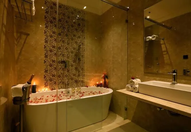 Bathroom in De Alturas Resort