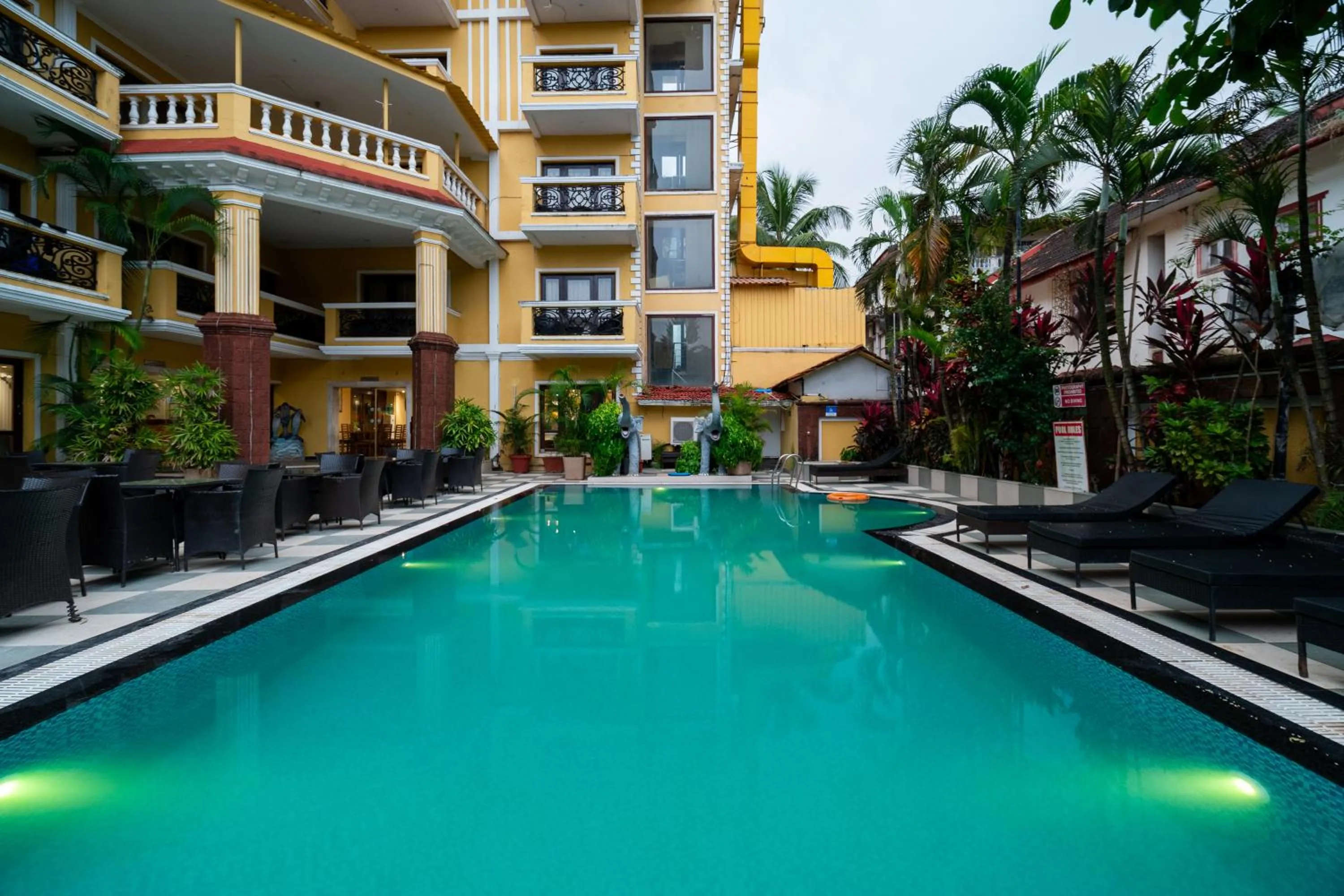 Swimming pool in De Alturas Resort