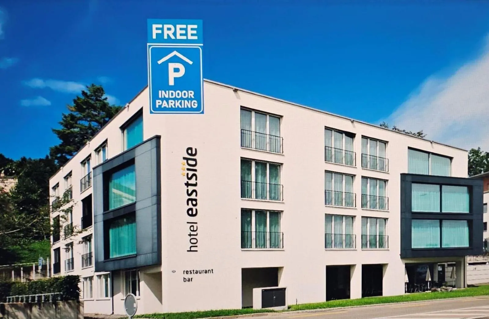 Property building in Hotel Eastside (free parking garage)