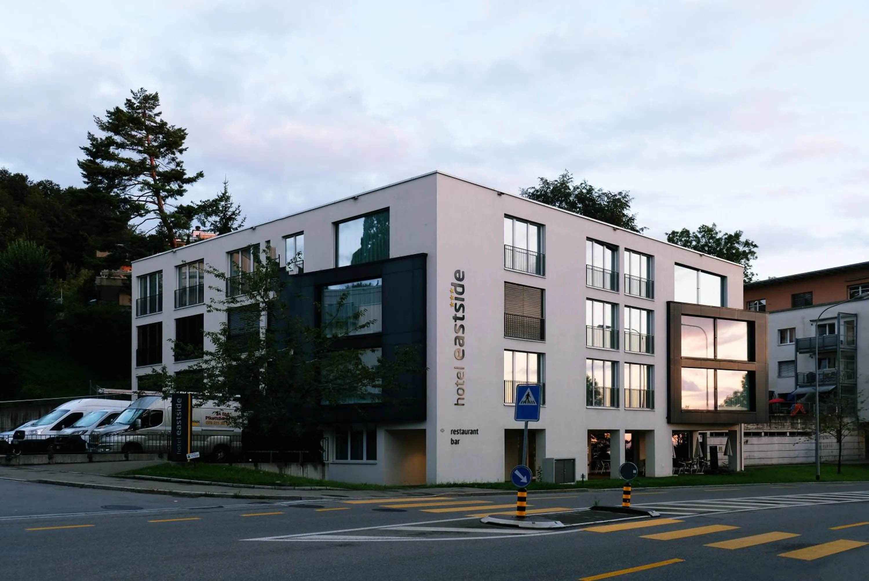 Property building in Hotel Eastside (free parking garage)