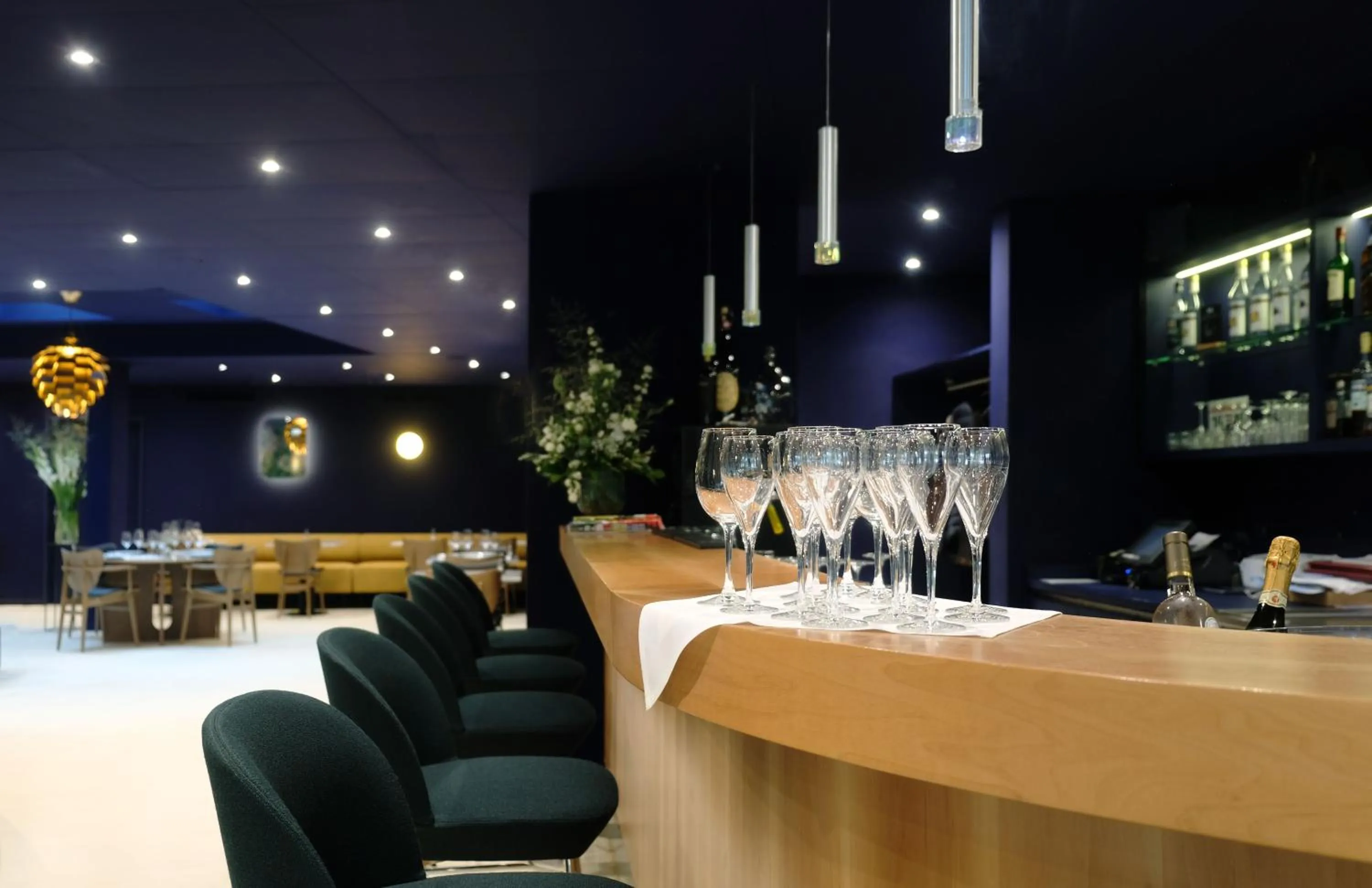 Lounge or bar in Hotel Eastside (free parking garage)